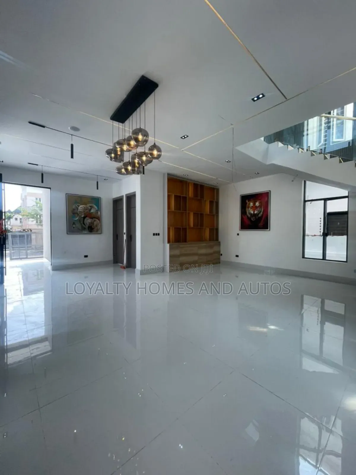 5bdrm Duplex in Chevron for sale in Chevron