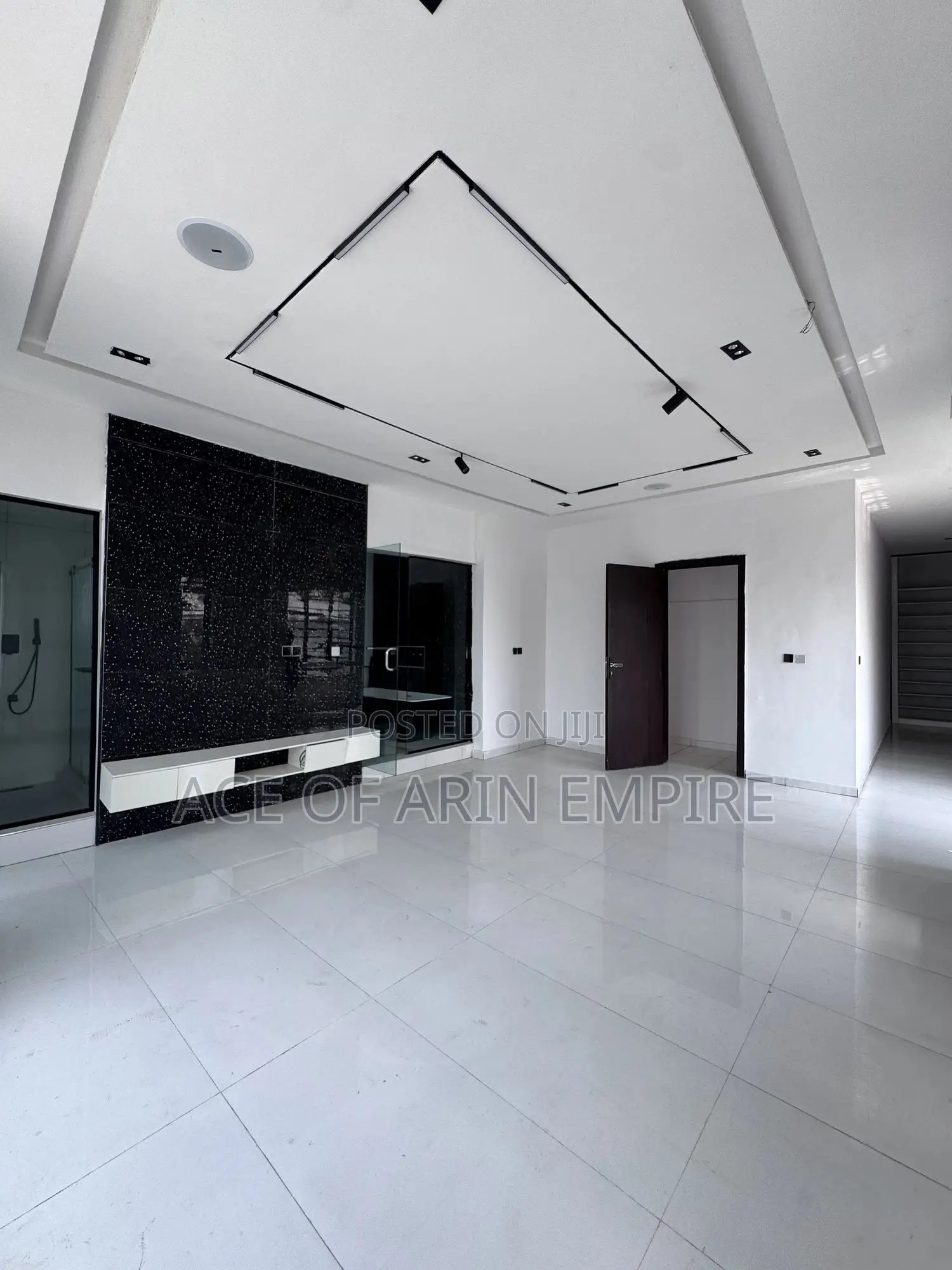 5bdrm Duplex in Orchid Estate, Ikota for sale in Ikota