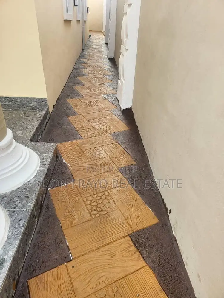 3bdrm Bungalow in Elebu Oluyole Estate, Akala Express for sale in Akala Express