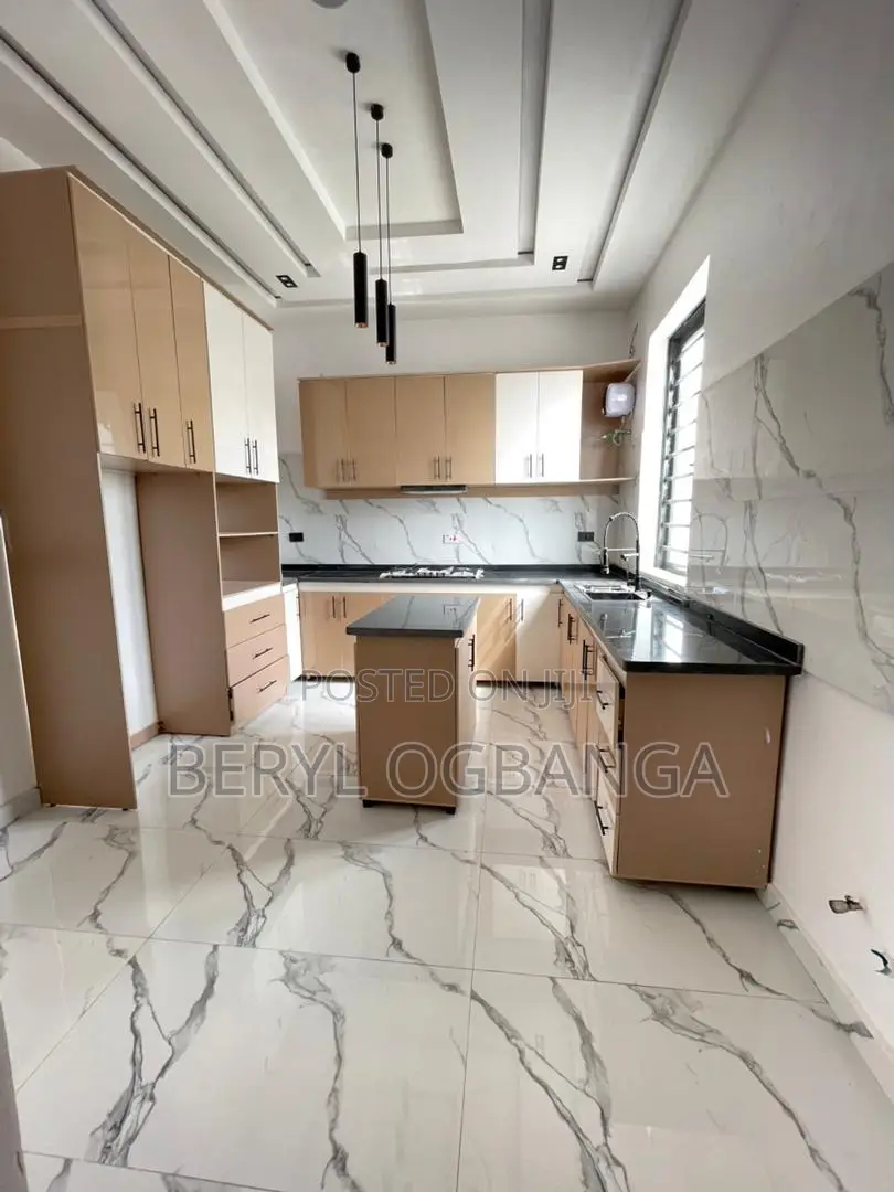 4bdrm Duplex in Lekki Phase 2 for sale in Lekki Phase 2
