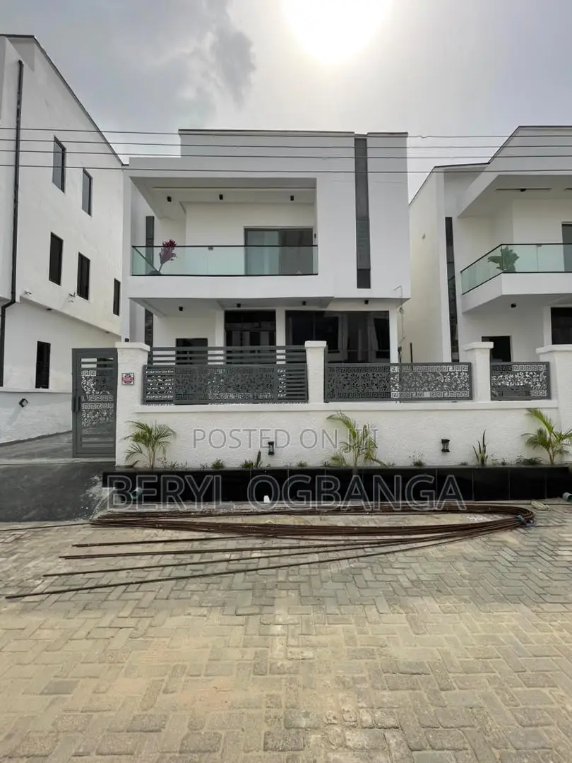 4bdrm Duplex in Ikota for sale in Ikota