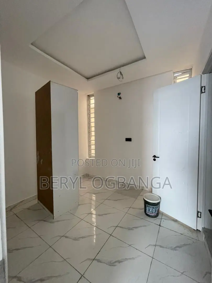 4bdrm Duplex in Ikota for sale in Ikota