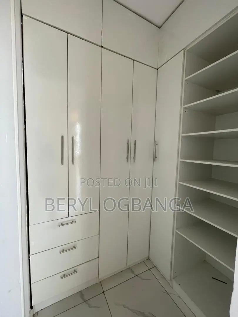 4bdrm Duplex in Ikota for sale in Ikota
