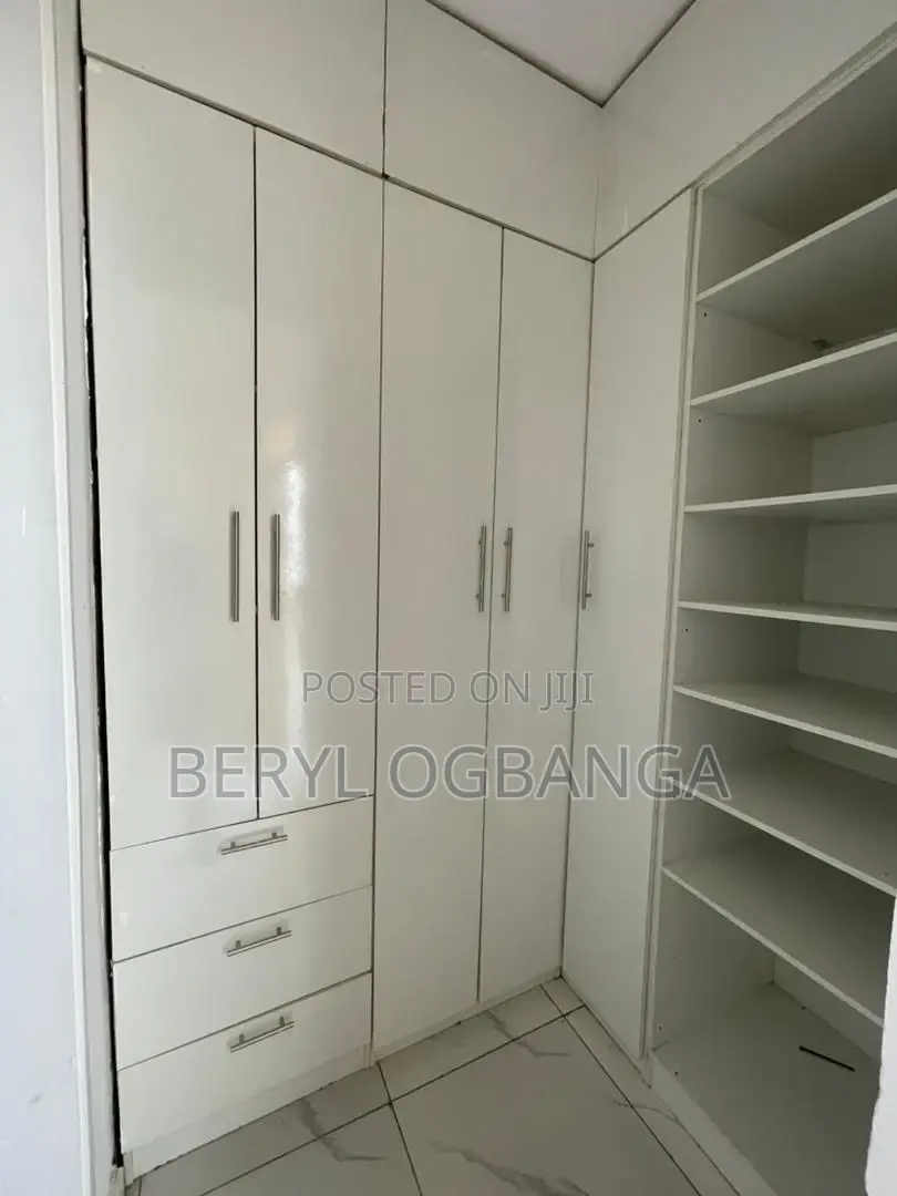 4bdrm Duplex in Ikota for sale in Ikota