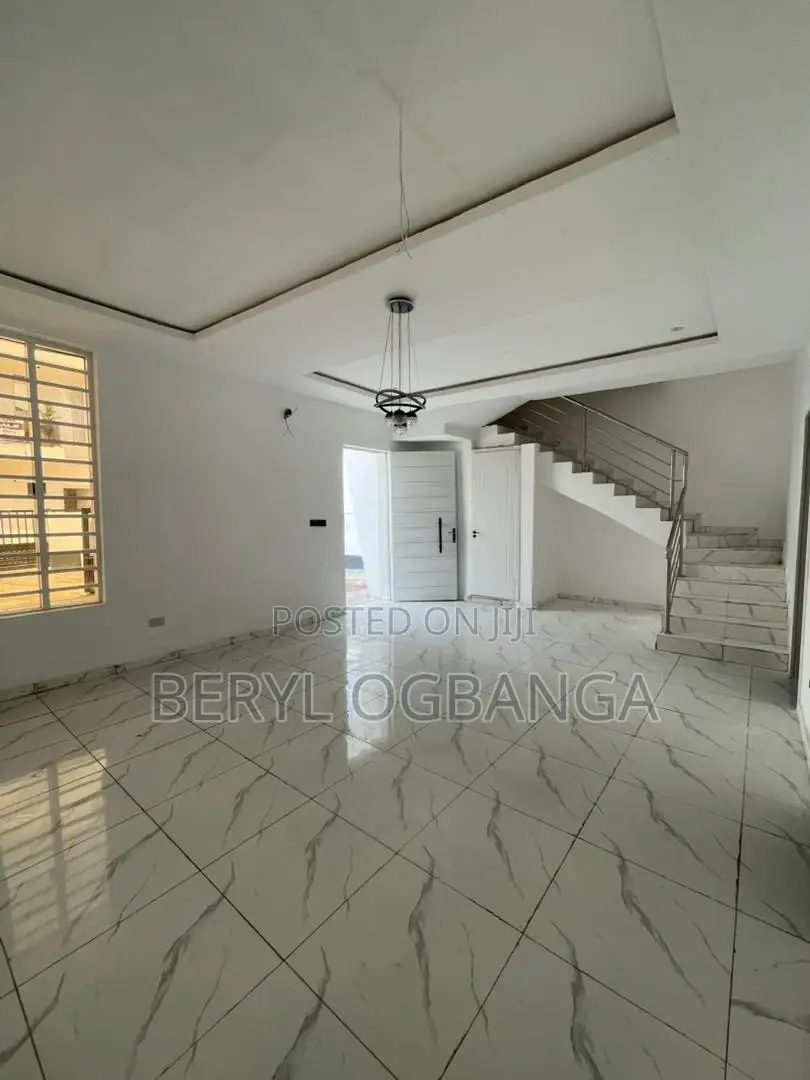 4bdrm Duplex in Ikota for sale in Ikota
