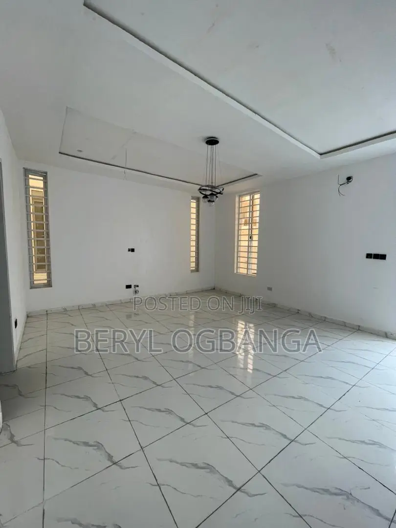 4bdrm Duplex in Ikota for sale in Ikota