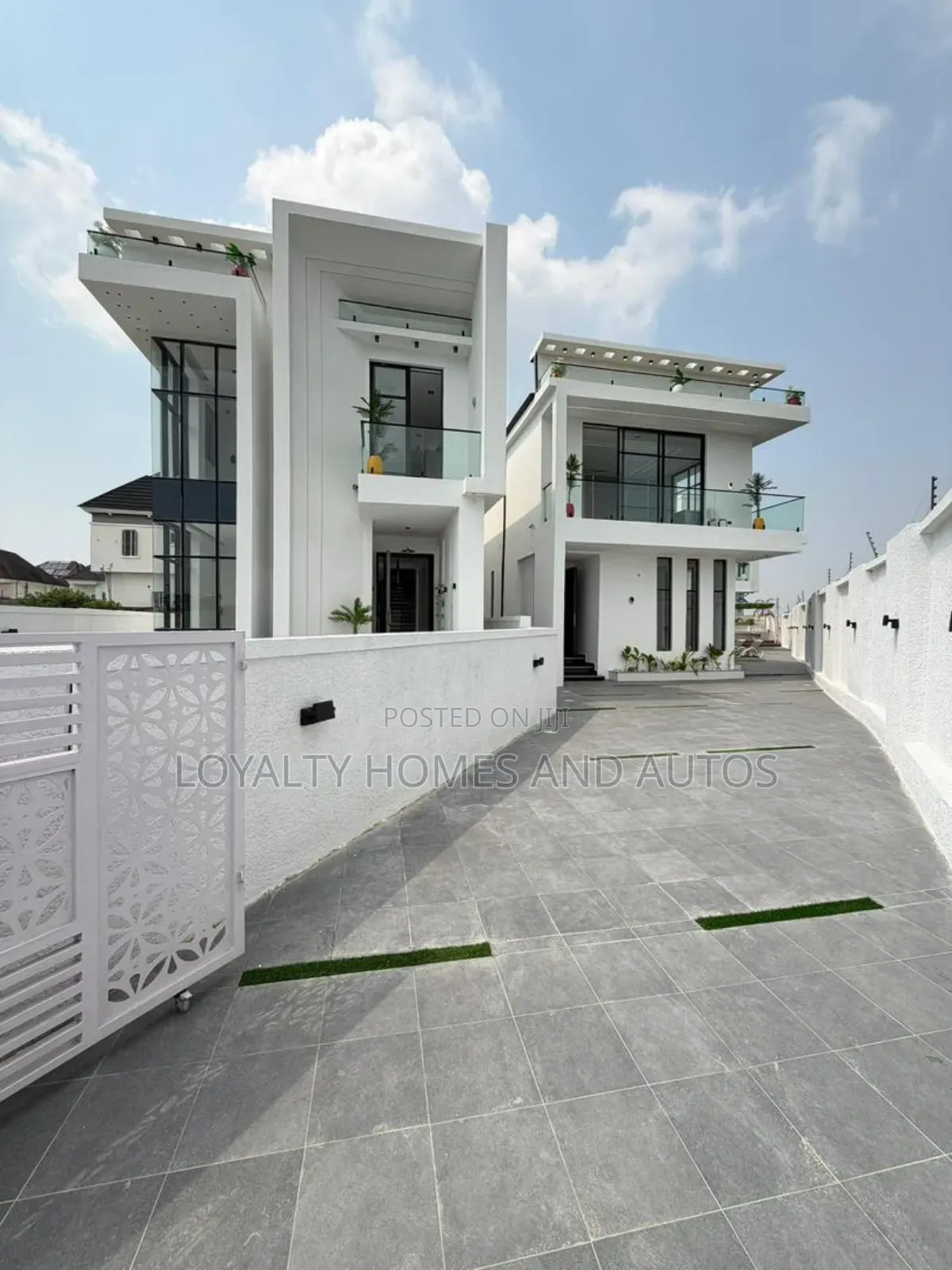 5bdrm Duplex in Chevron for sale in Chevron
