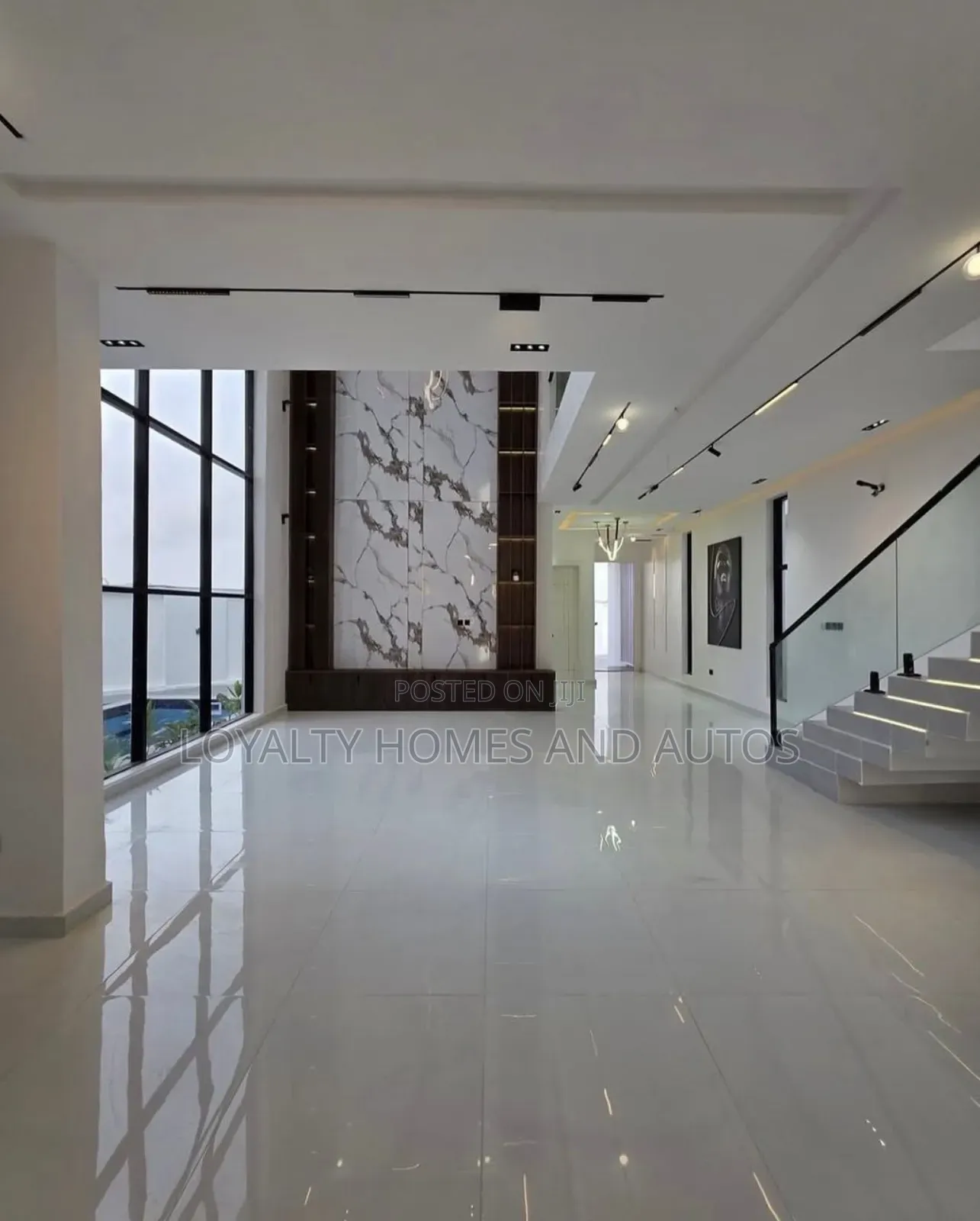 5bdrm Duplex in Chevron for sale in Chevron