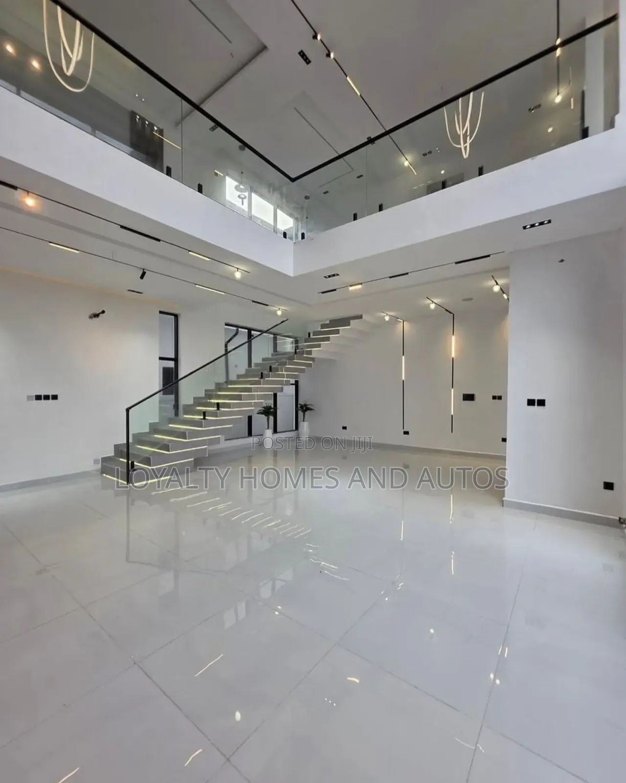 5bdrm Duplex in Chevron for sale in Chevron