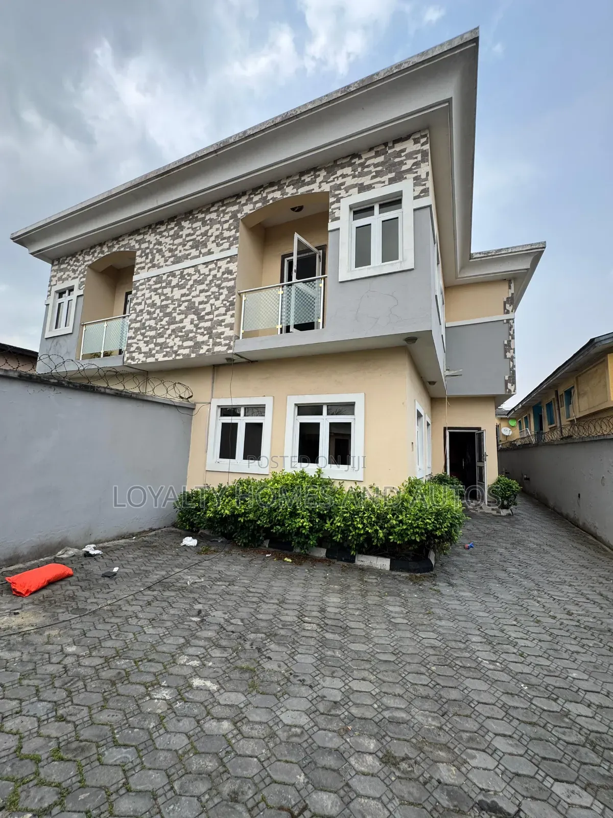 4bdrm Duplex in Surulere for sale in Surulere