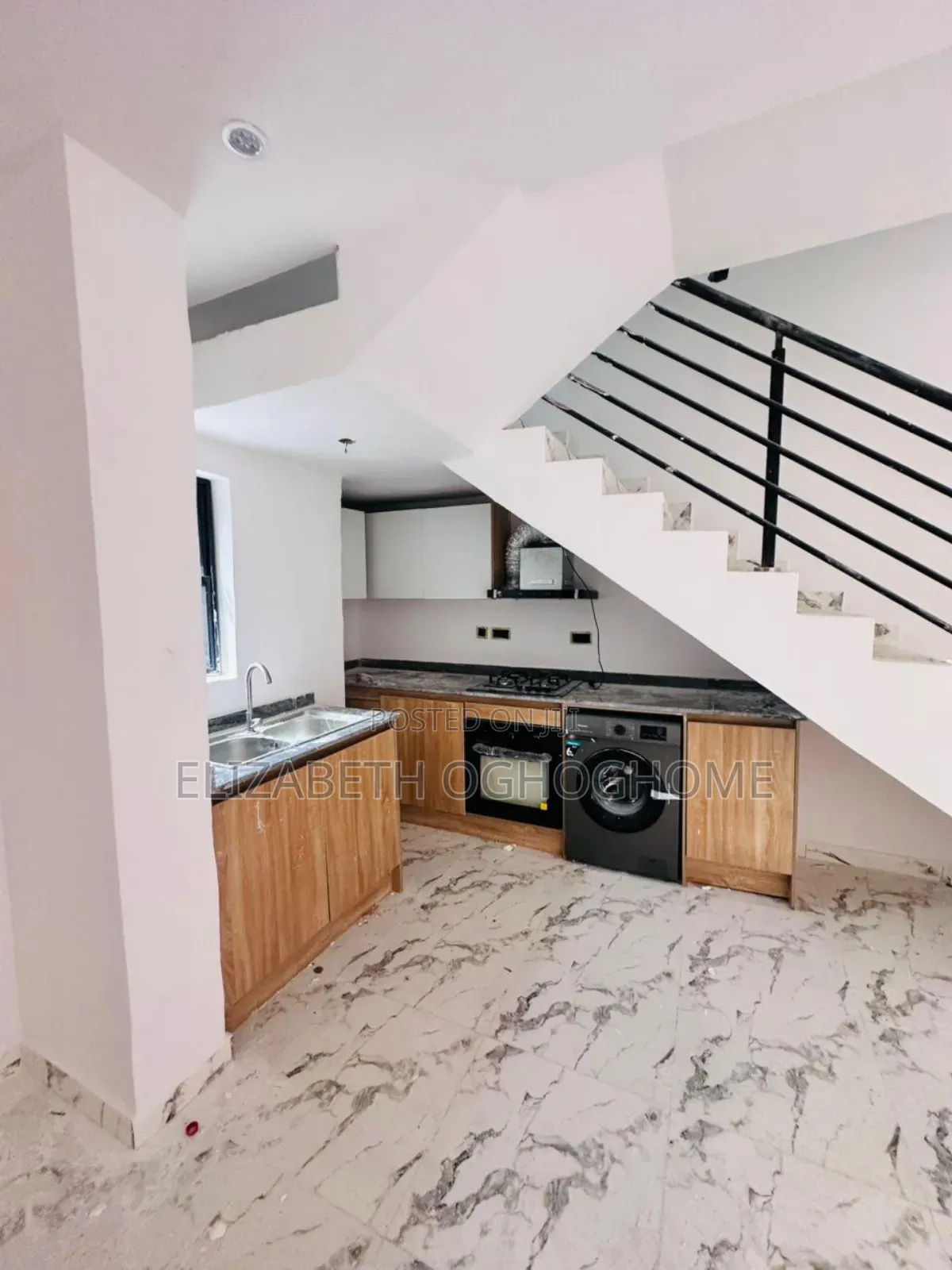 2bdrm Duplex in Lekki Phase 1 for rent in Lekki Phase 1