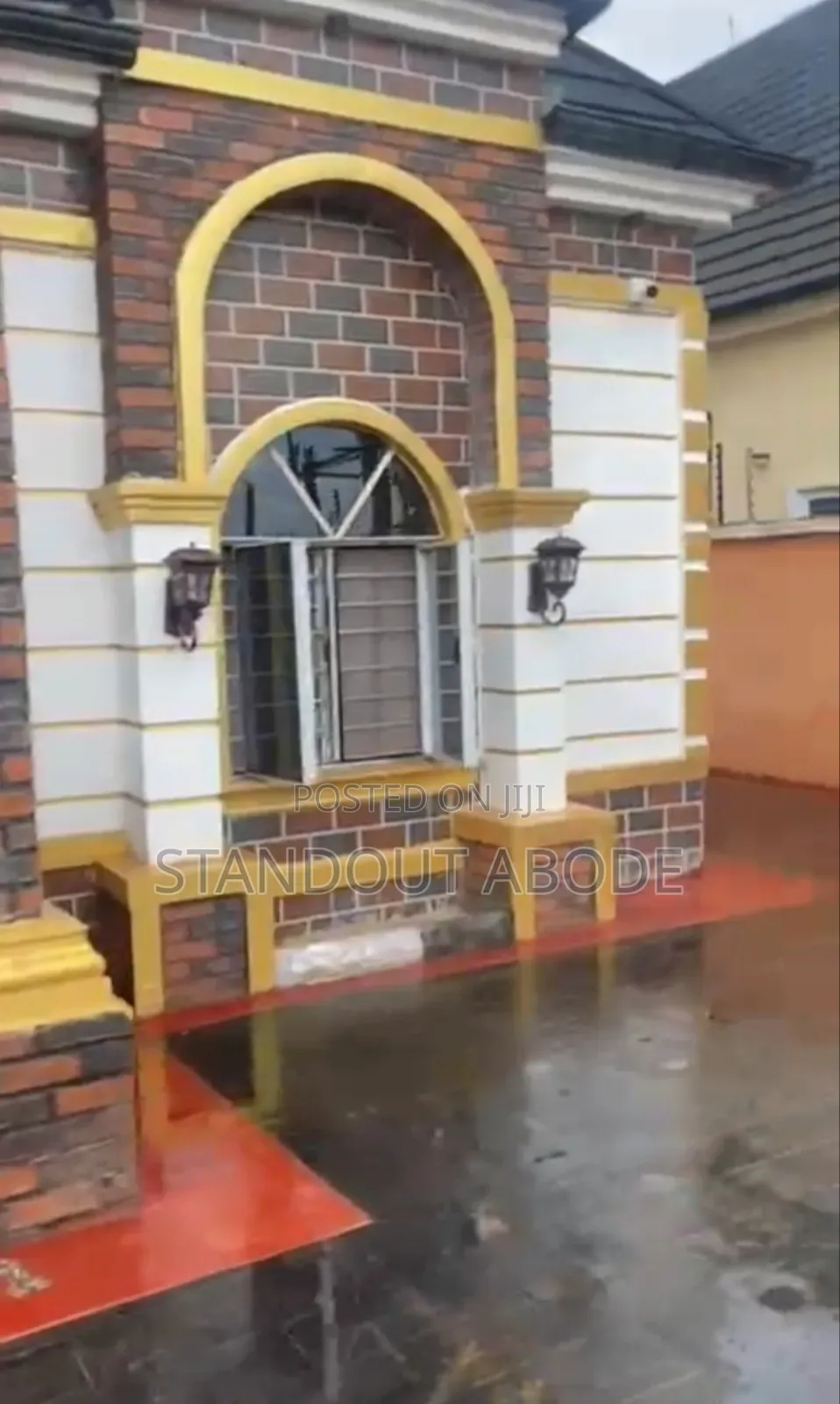 4bdrm Bungalow in In A Secure And, Oshimili South for sale in Oshimili South