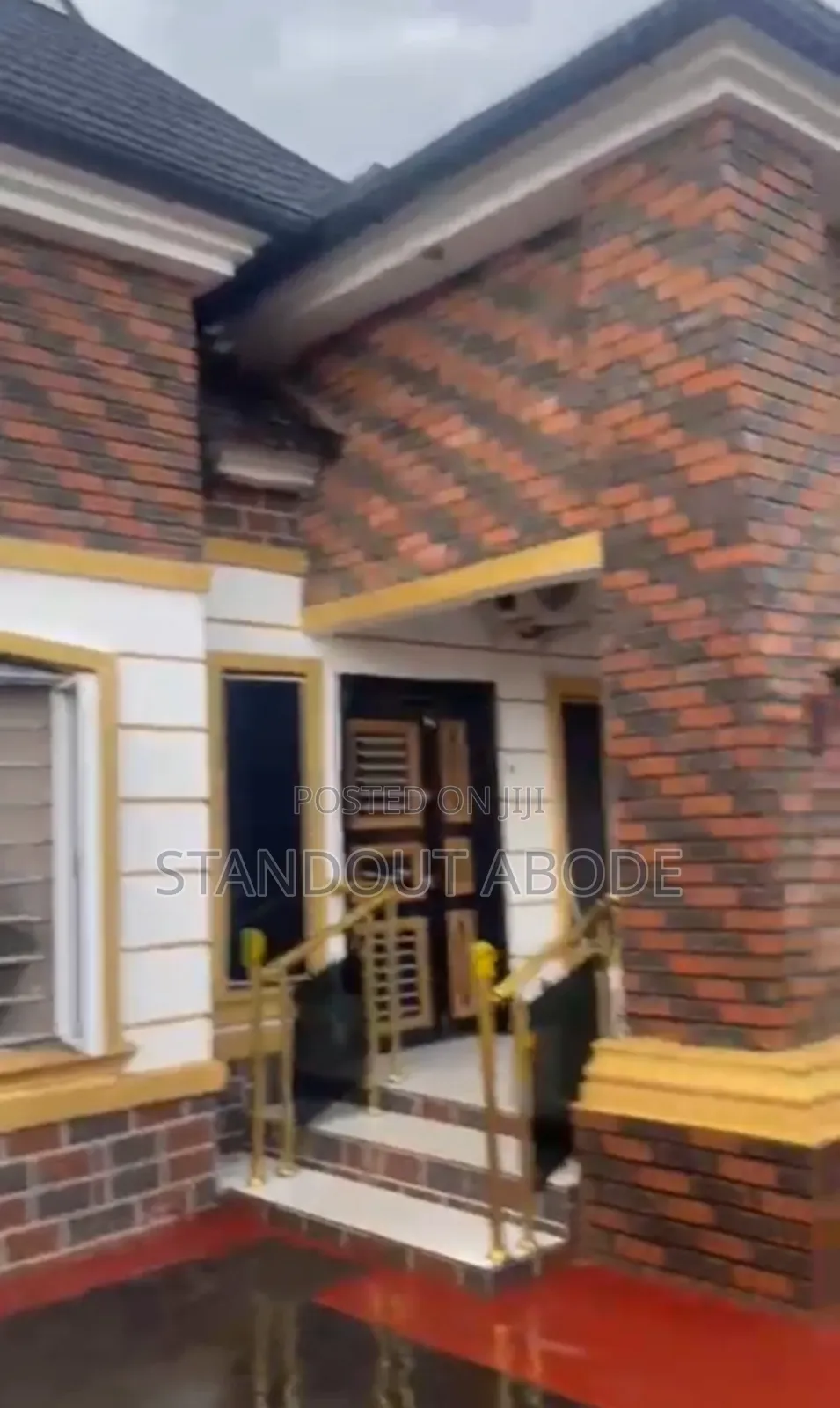 4bdrm Bungalow in In A Secure And, Oshimili South for sale in Oshimili South