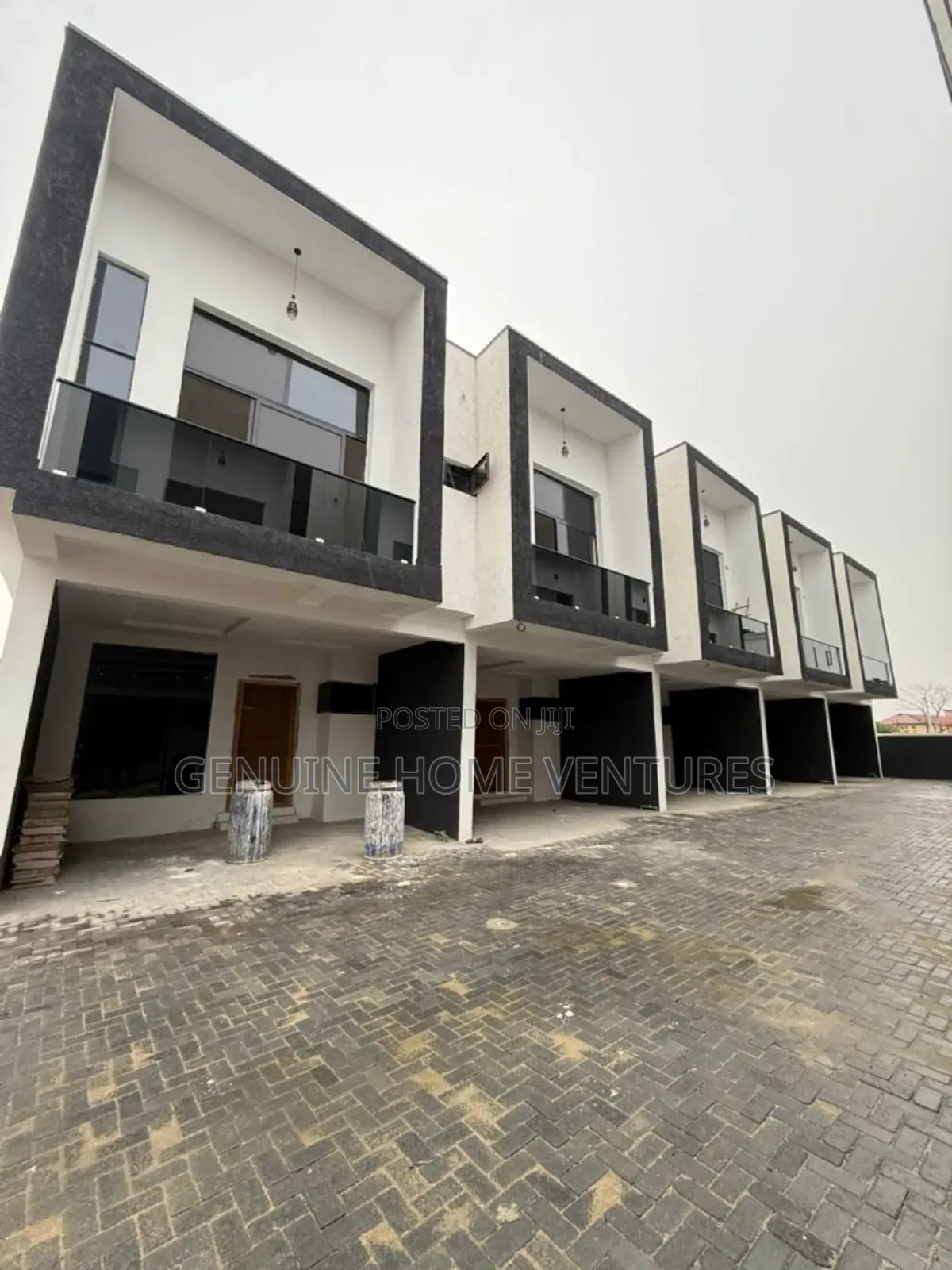 4bdrm Duplex in Ikota for sale in Ikota