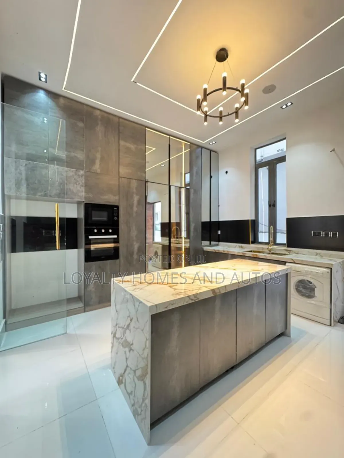5bdrm Mansion in Chevron for sale in Chevron