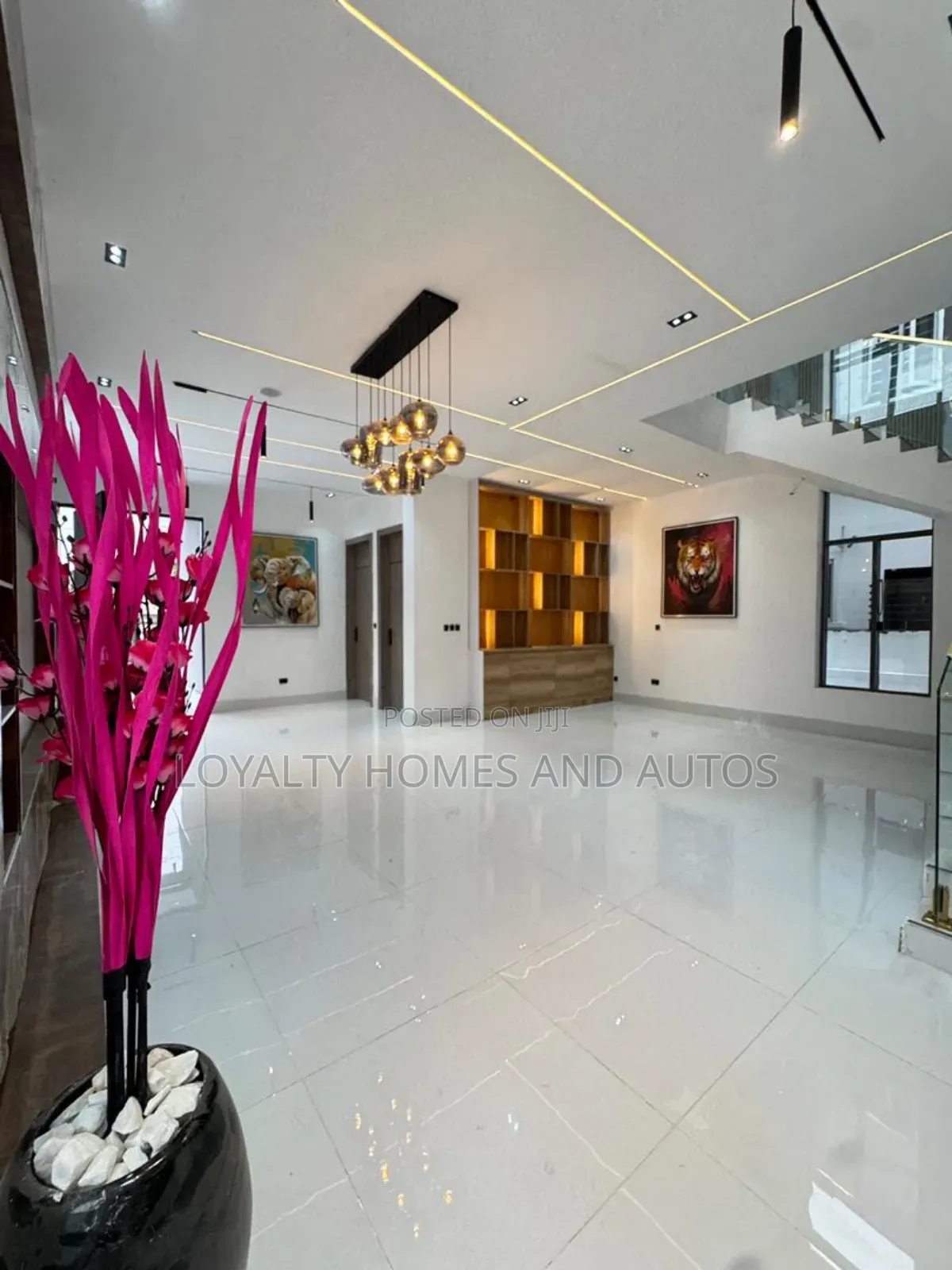 5bdrm Mansion in Chevron for sale in Chevron