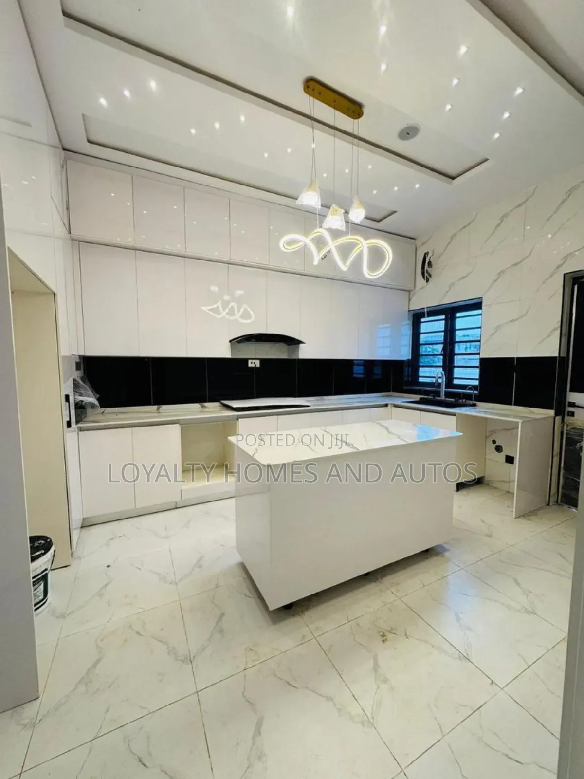 5bdrm House in Osapa london for sale in Osapa london