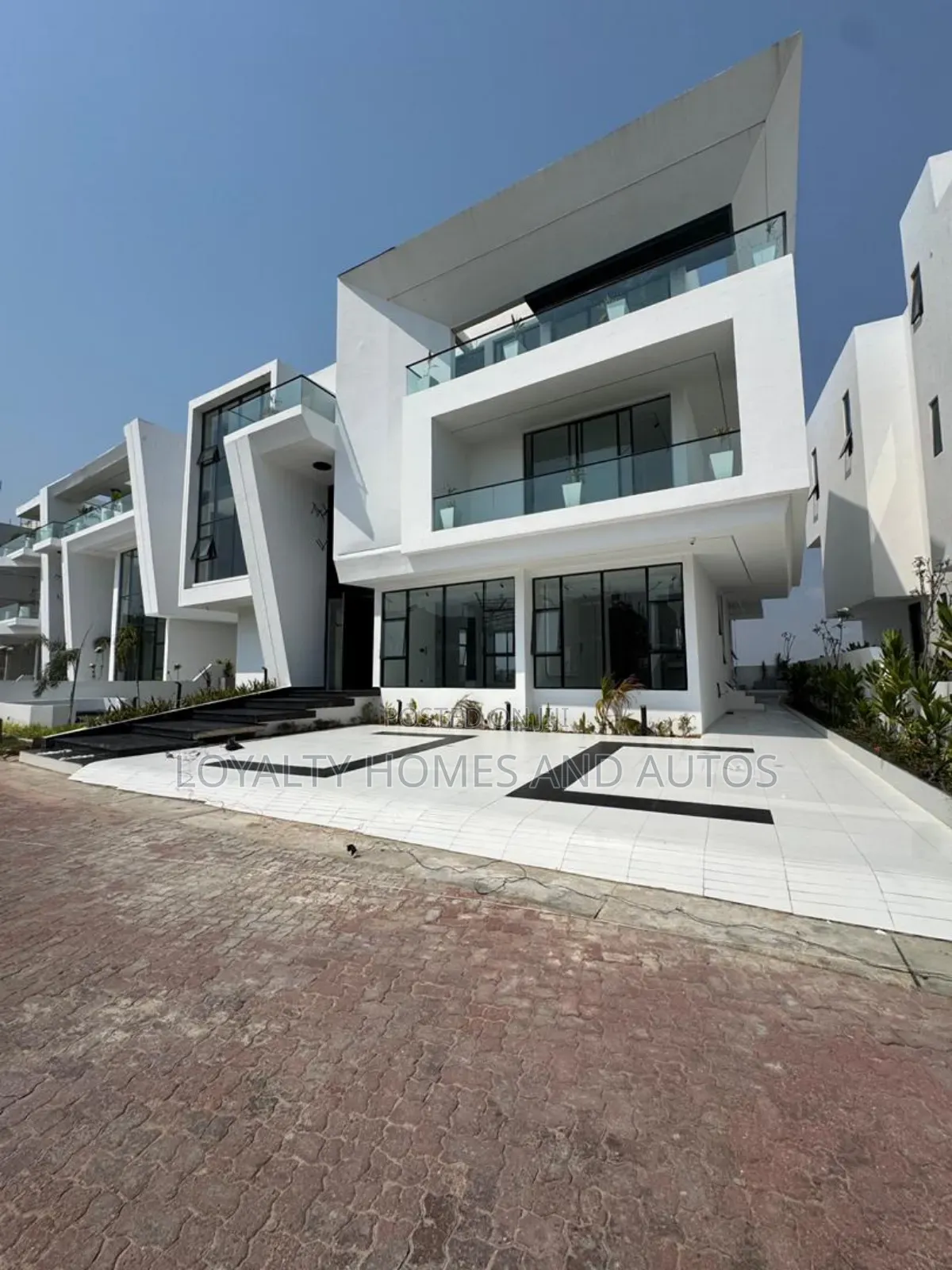 5bdrm House in Osapa london for sale in Osapa london