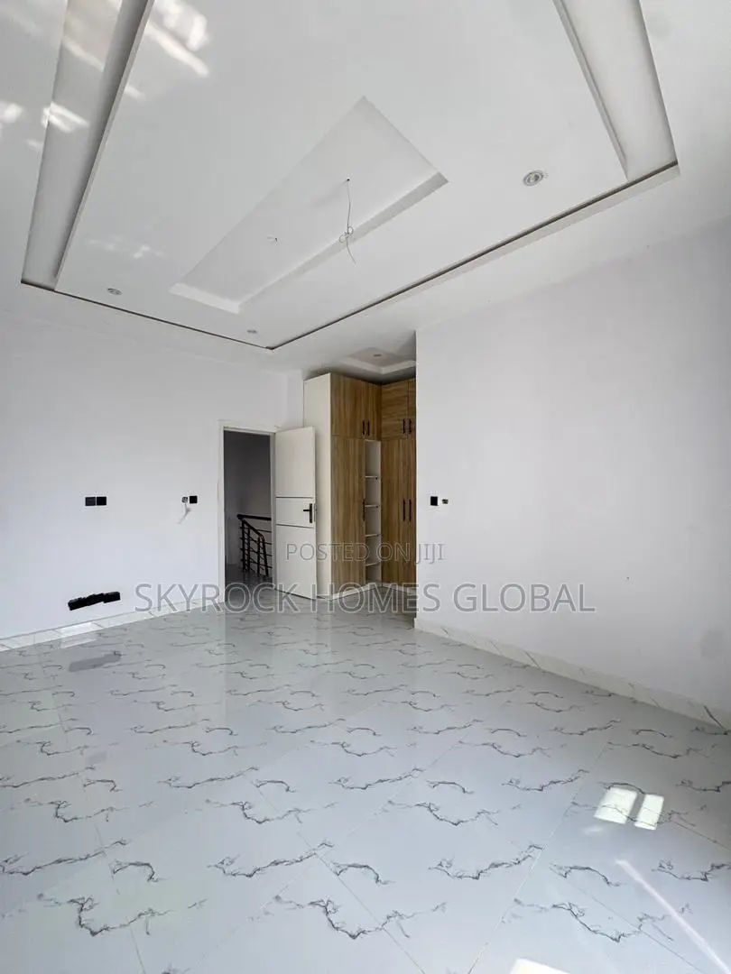3bdrm Duplex in Abraham Adesanya Estate for sale in Abraham Adesanya Estate
