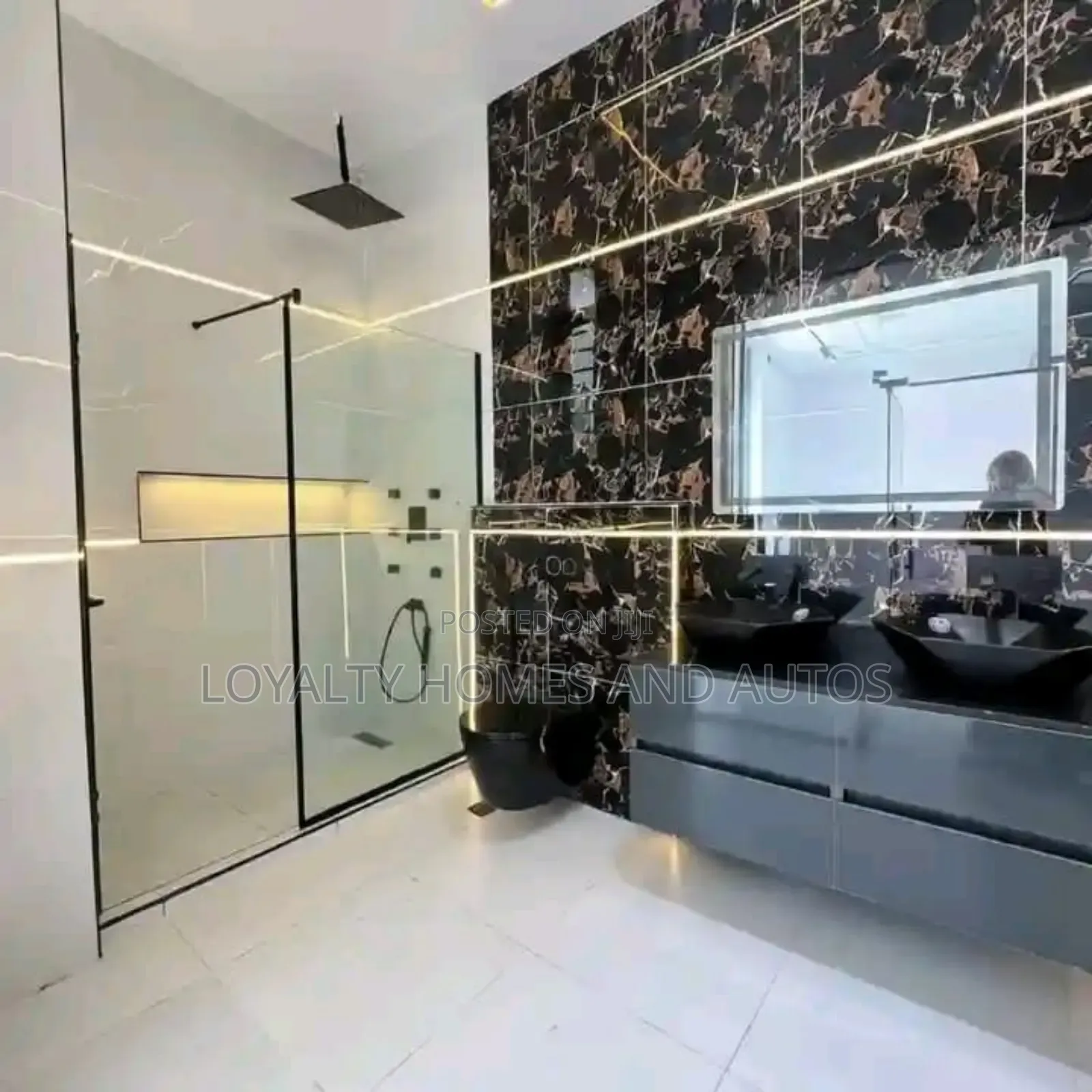 5bdrm Duplex in Chevron for sale in Chevron