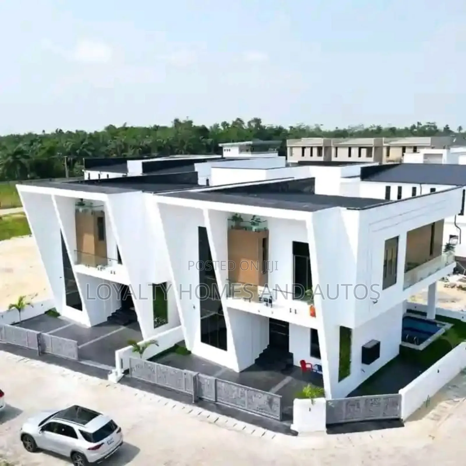 5bdrm Duplex in Chevron for sale in Chevron