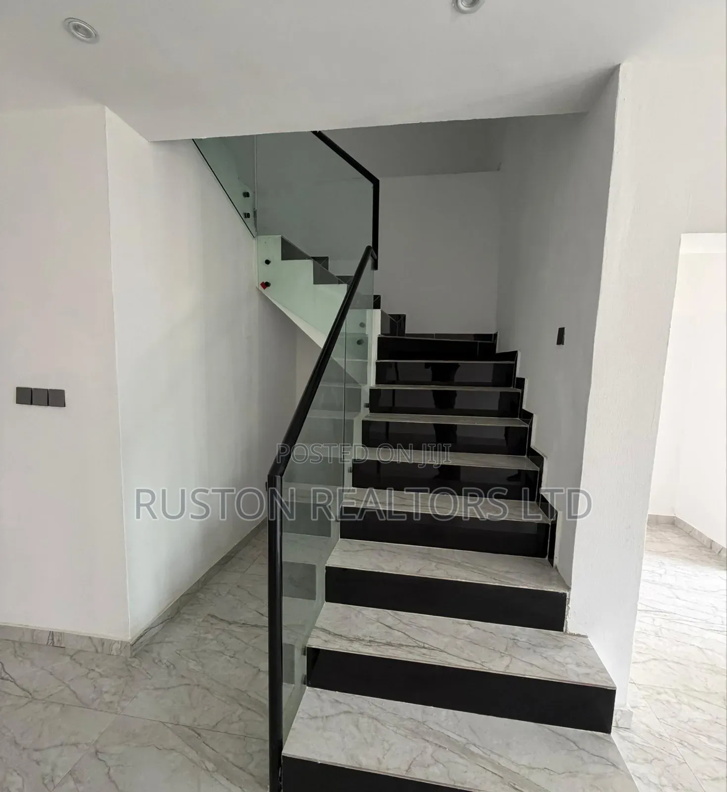 4bdrm Duplex in Akobo for sale in Akobo