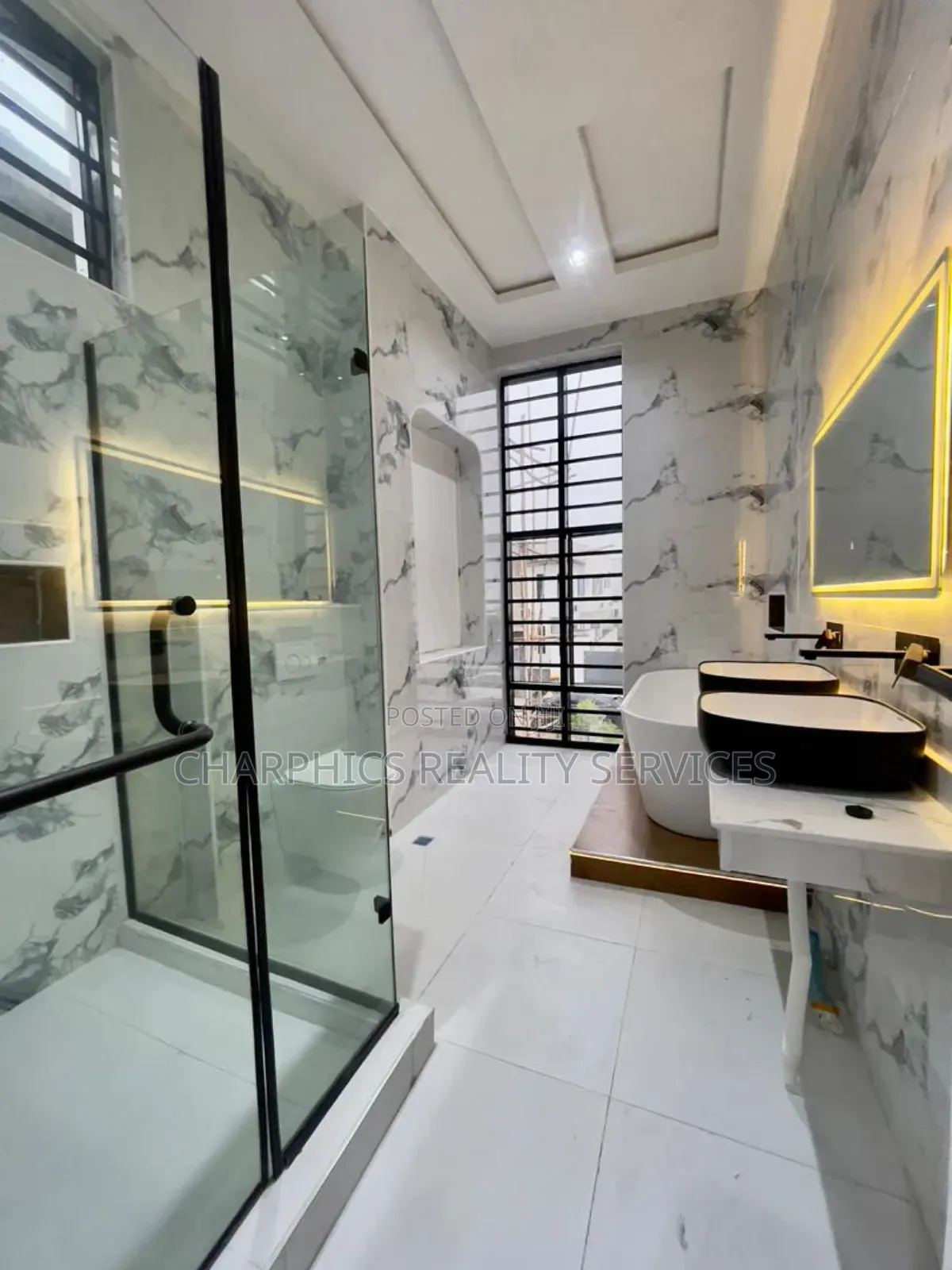 5bdrm Duplex in Chevron for sale in Chevron