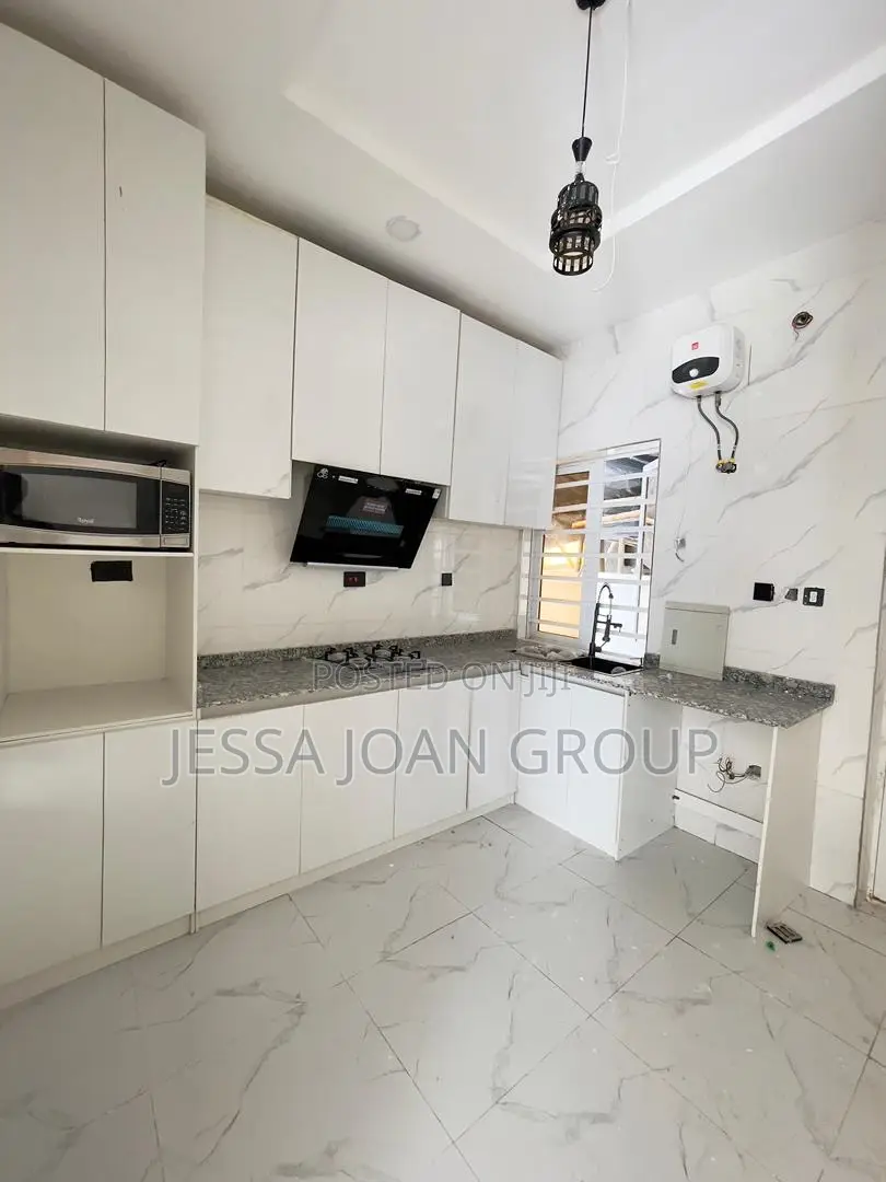 4bdrm Duplex in Ikota for sale in Ikota