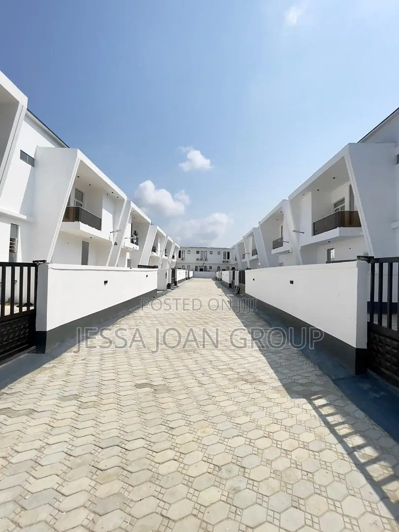 4bdrm Duplex in Ikota for sale in Ikota