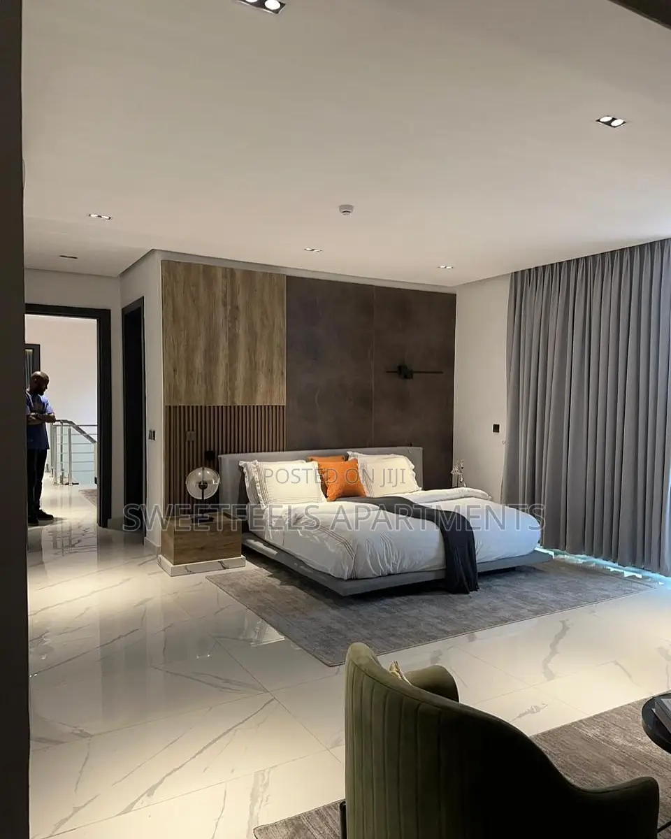 Luxury and Spacious 3 Bedroom Penthouse With Balconie,Pool and Gym in Lekki Phase 1