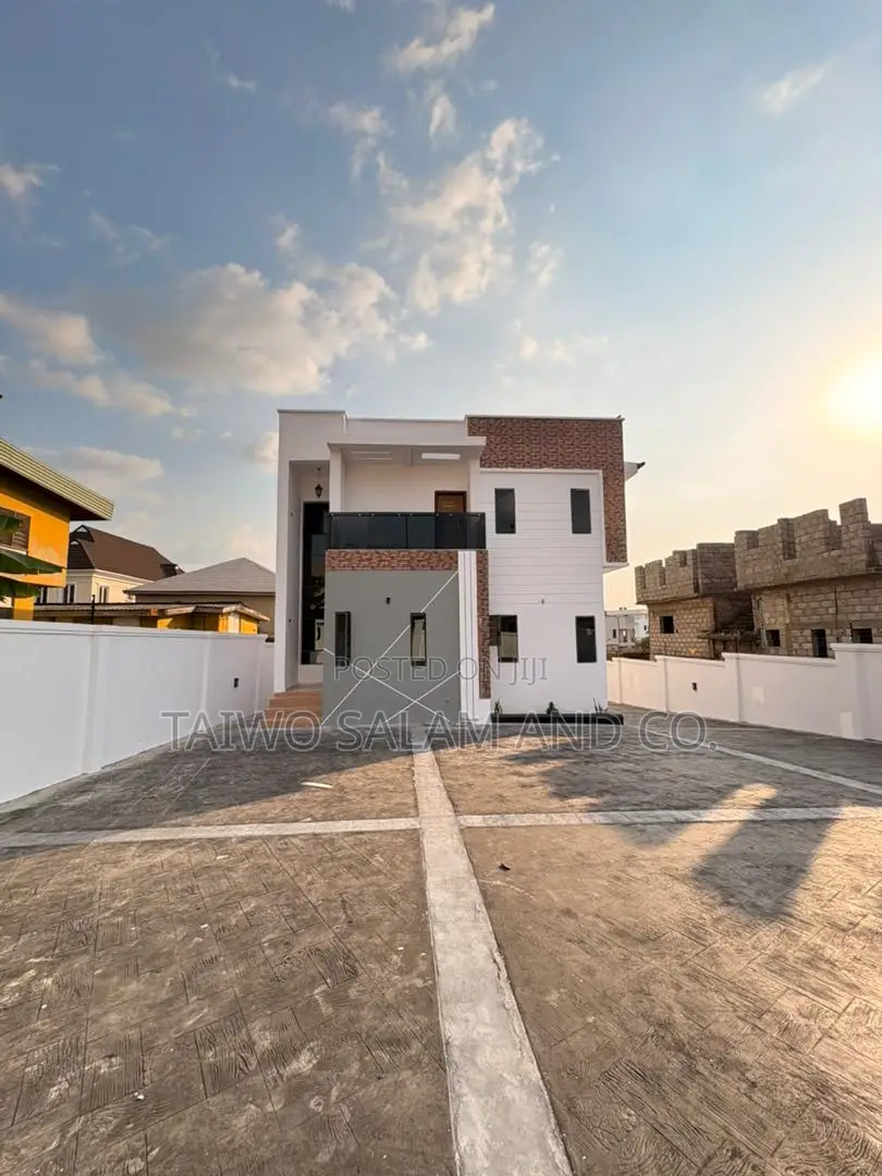 4bdrm Duplex in Oluyole Estate for sale in Oluyole Estate