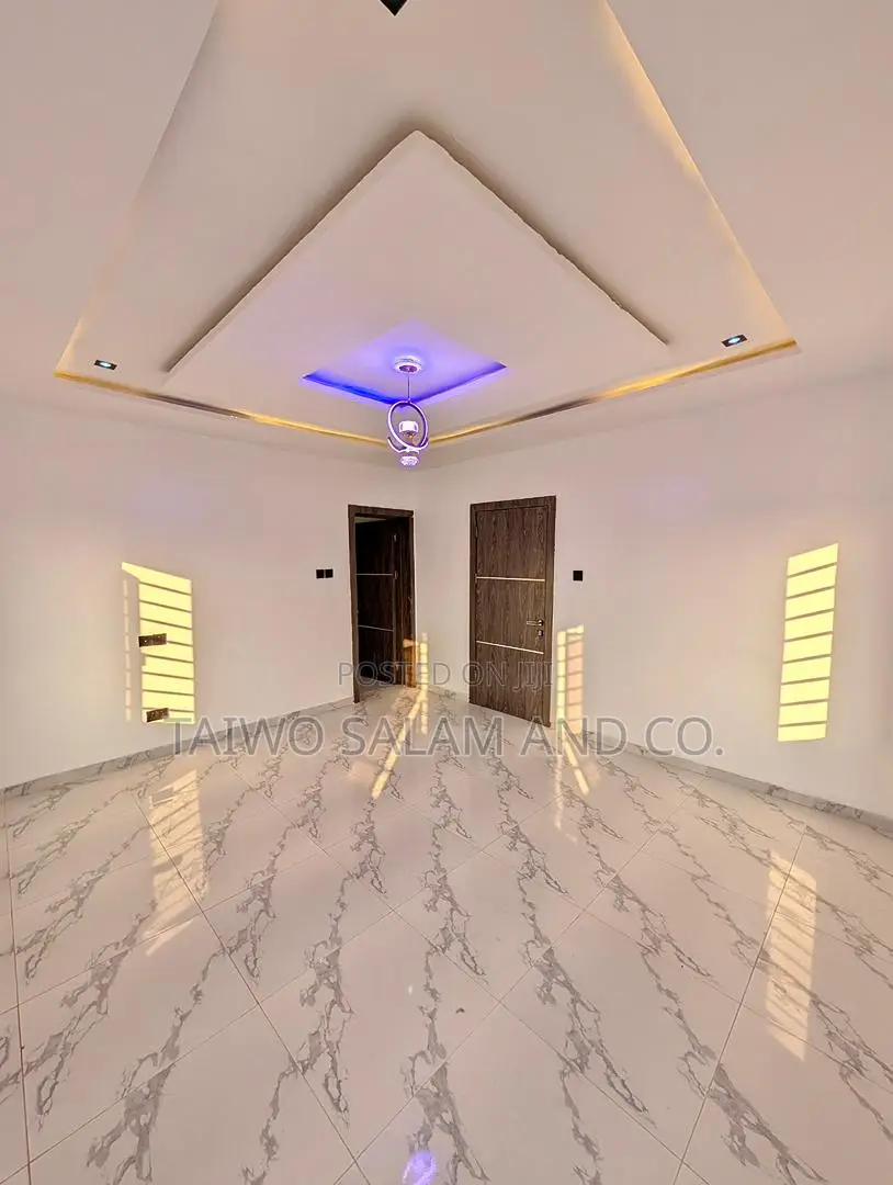 4bdrm Duplex in Oluyole Estate for sale in Oluyole Estate