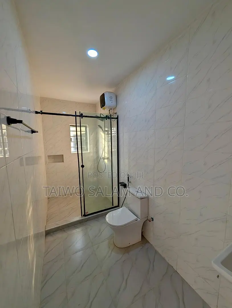 4bdrm Duplex in Oluyole Estate for sale in Oluyole Estate