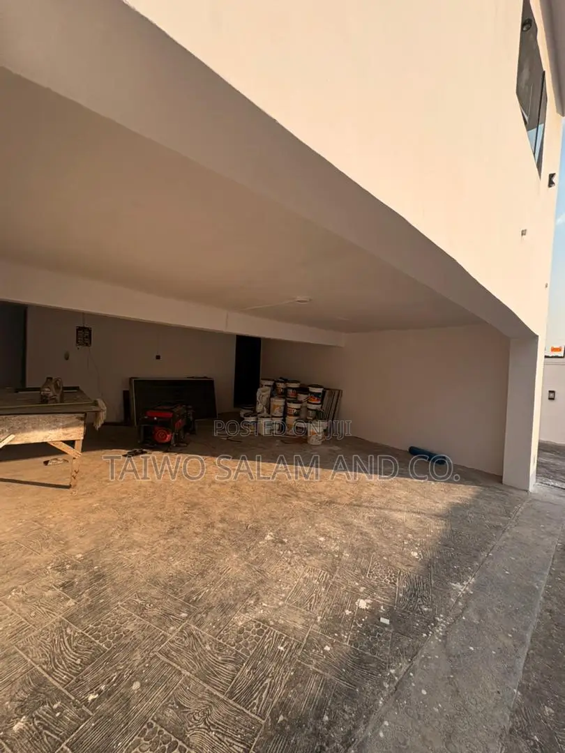4bdrm Duplex in Oluyole Estate for sale in Oluyole Estate