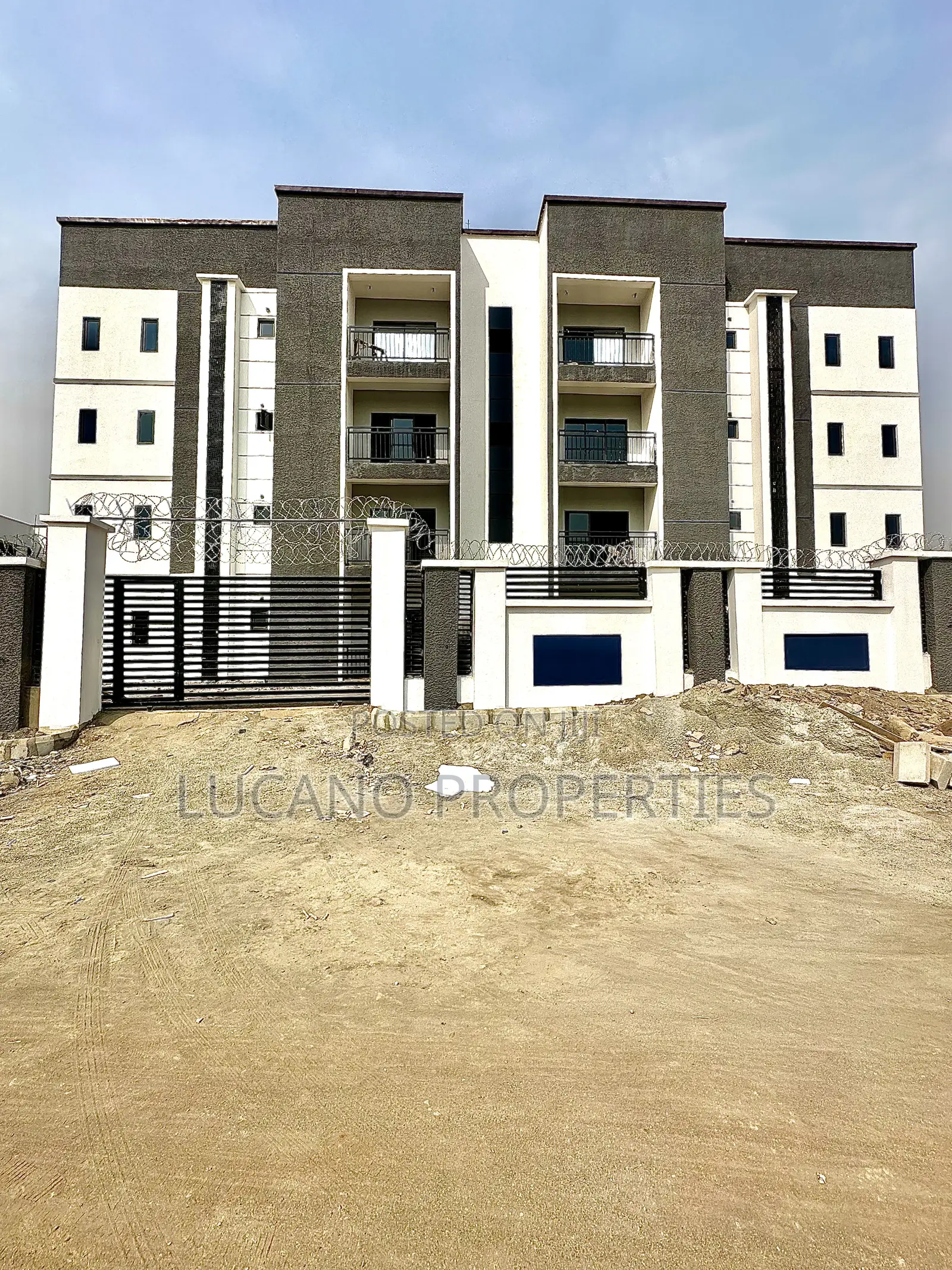 3bdrm Block of Flats in Jabi By Dakibiyu for sale in Jabi