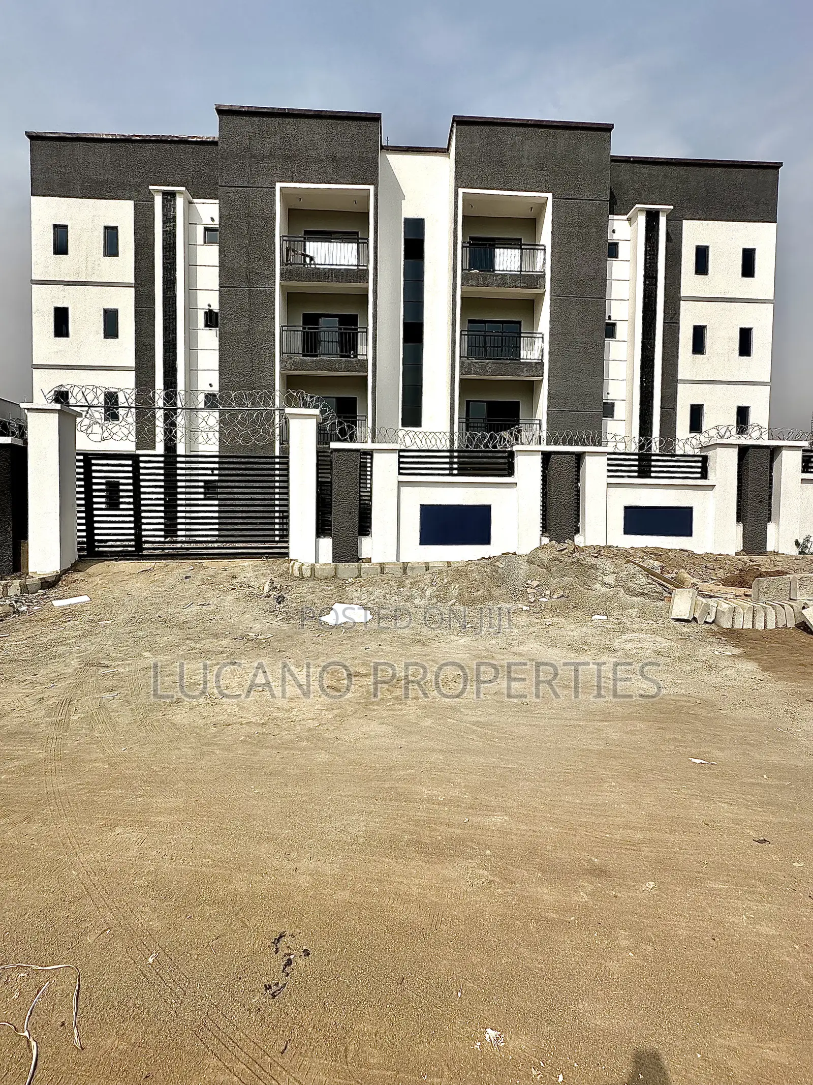 3bdrm Block of Flats in Jabi By Dakibiyu for sale in Jabi