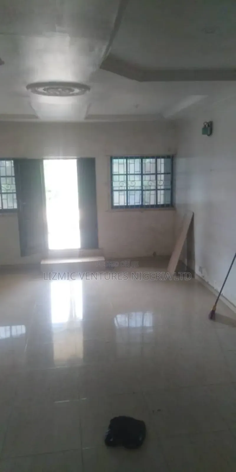 Bungalow for Residential Commercial Tolet in Ikotun / Ikotun/Igando