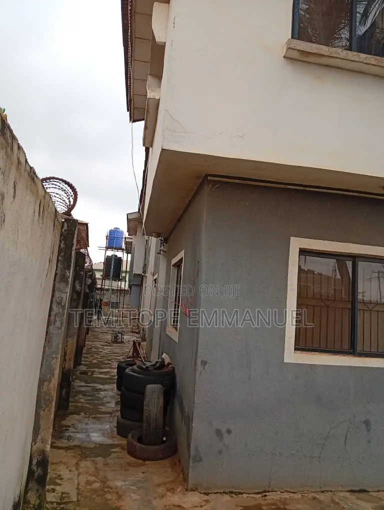 Furnished 12bdrm House in Ojodu Berger for sale in Berger
