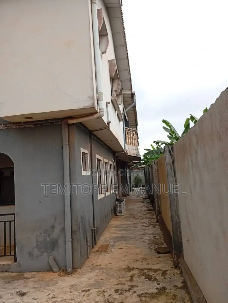 Furnished 12bdrm House in Ojodu Berger for sale in Berger