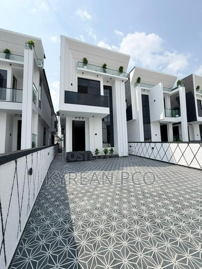 5bdrm Duplex in Chevron for sale in Chevron