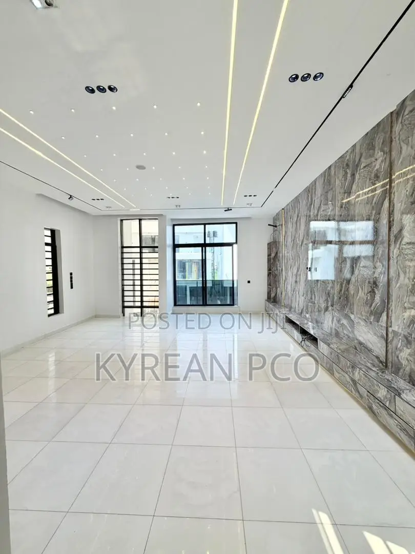 5bdrm Duplex in Chevron for sale in Chevron