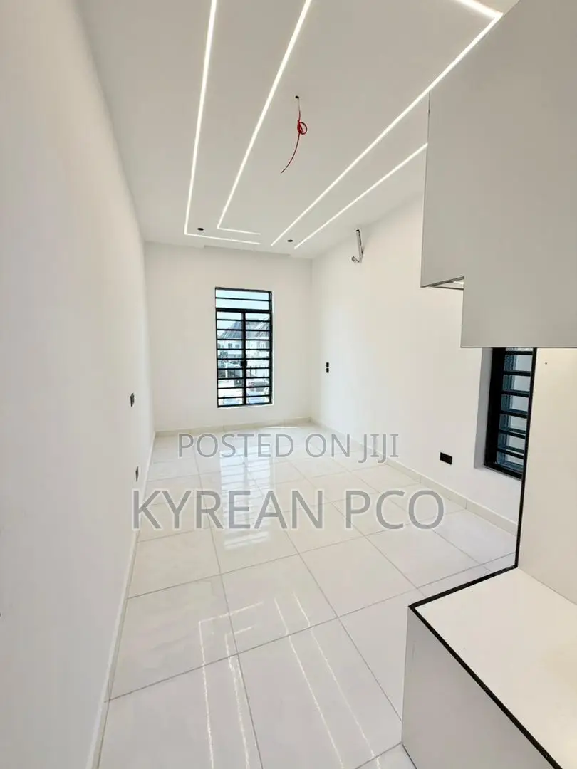 5bdrm Duplex in Chevron for sale in Chevron