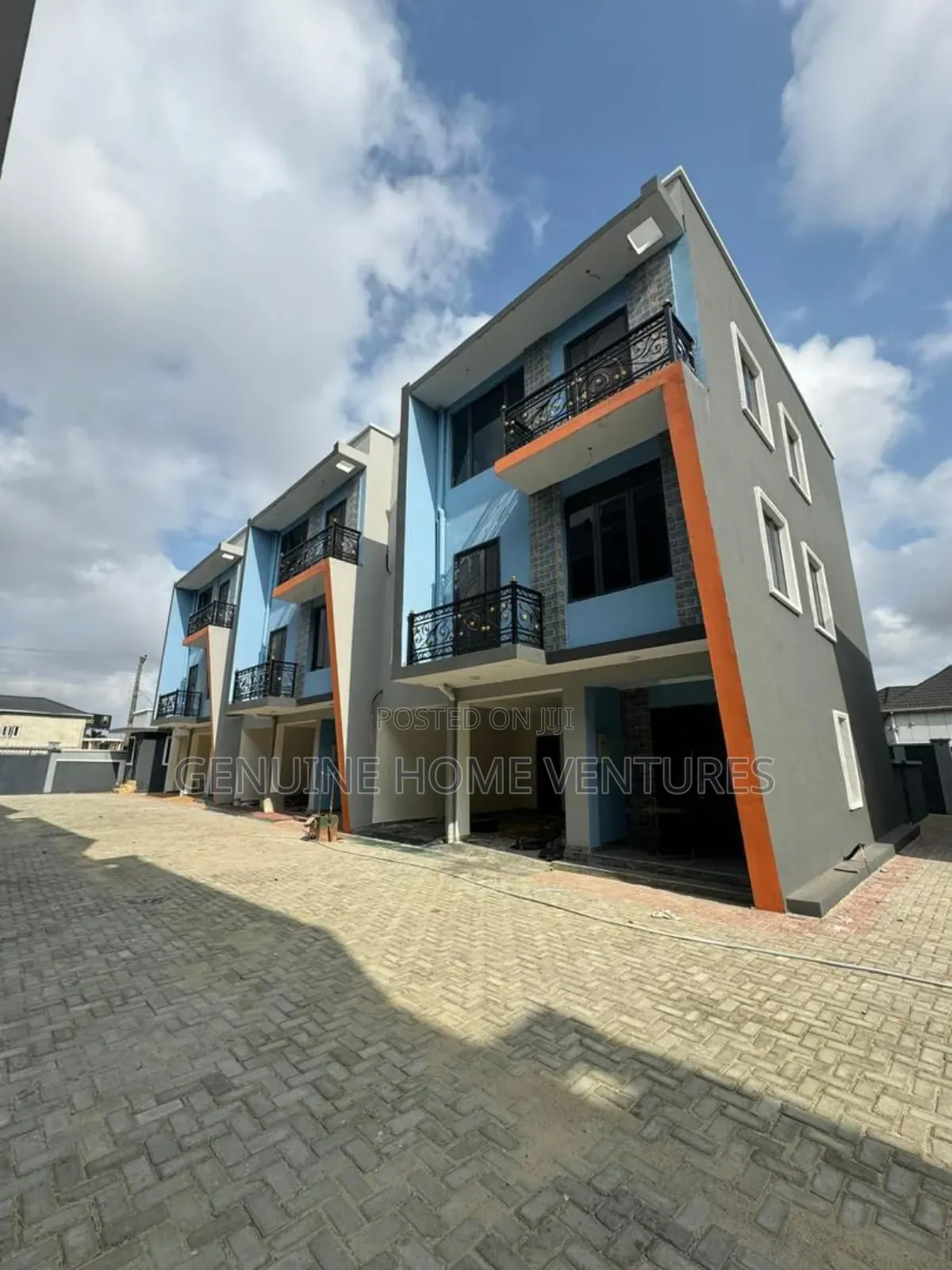 4bdrm Duplex in Yaba for sale in Yaba