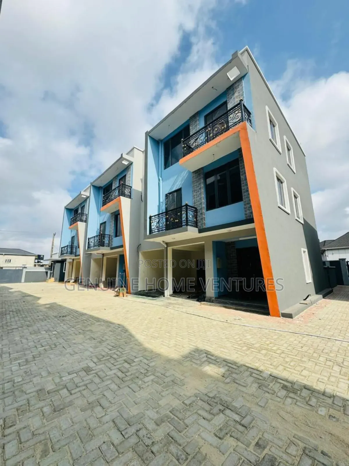 4bdrm Duplex in Yaba for sale in Yaba