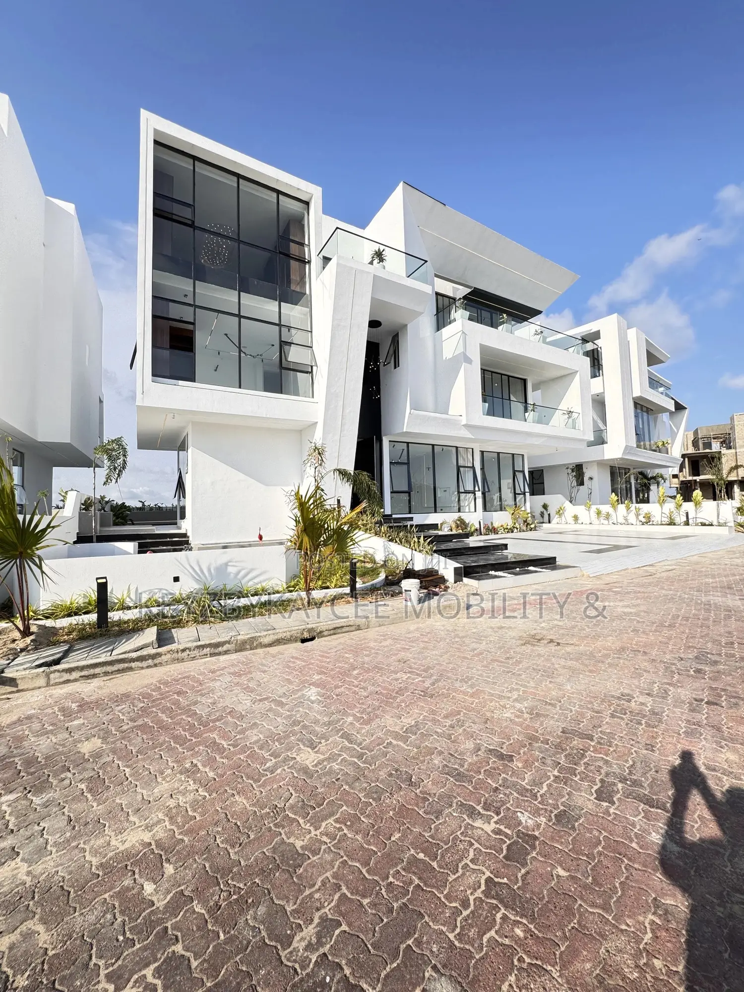 5bdrm House in Osapa for sale in Osapa london