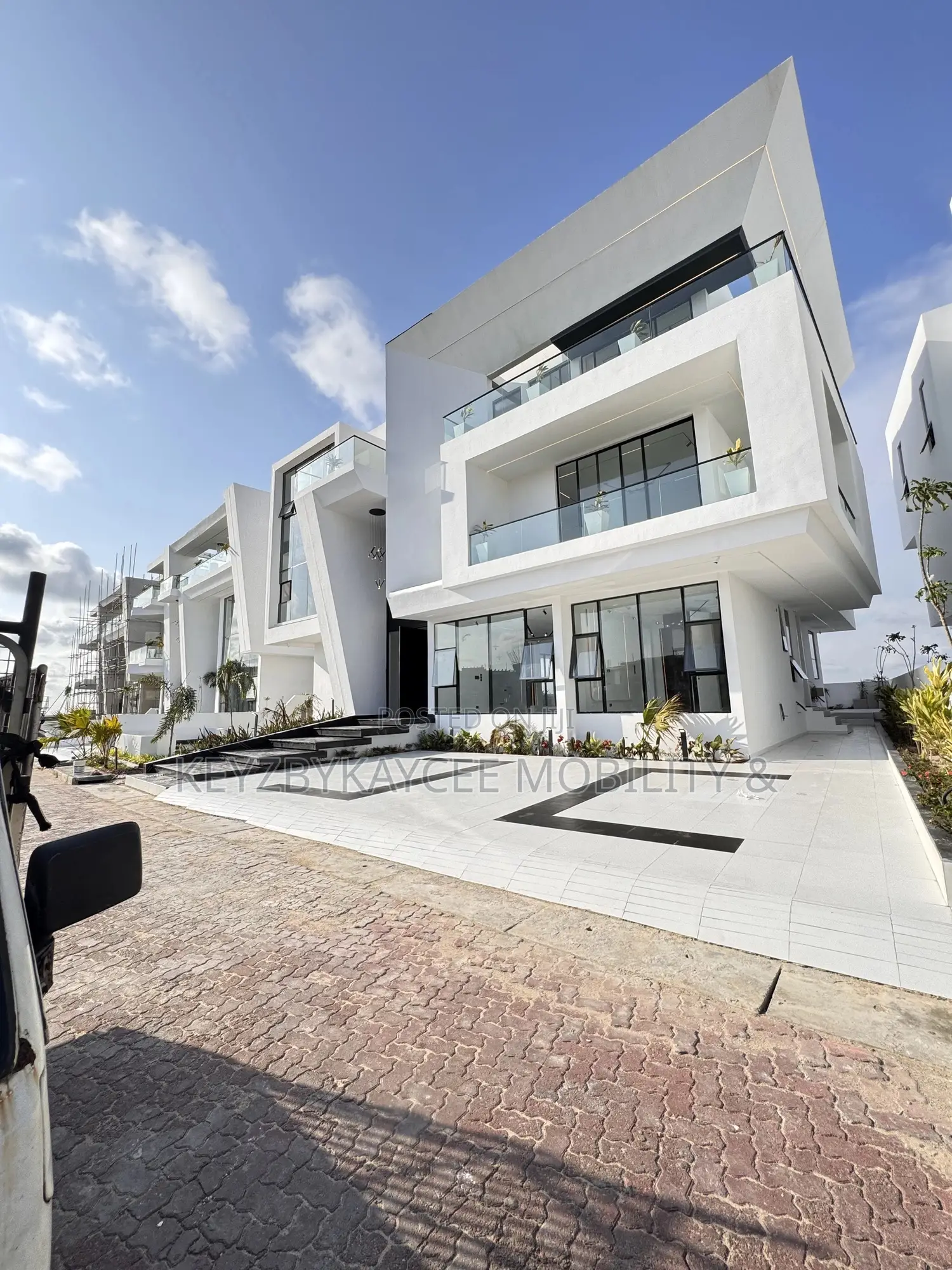 5bdrm House in Osapa for sale in Osapa london