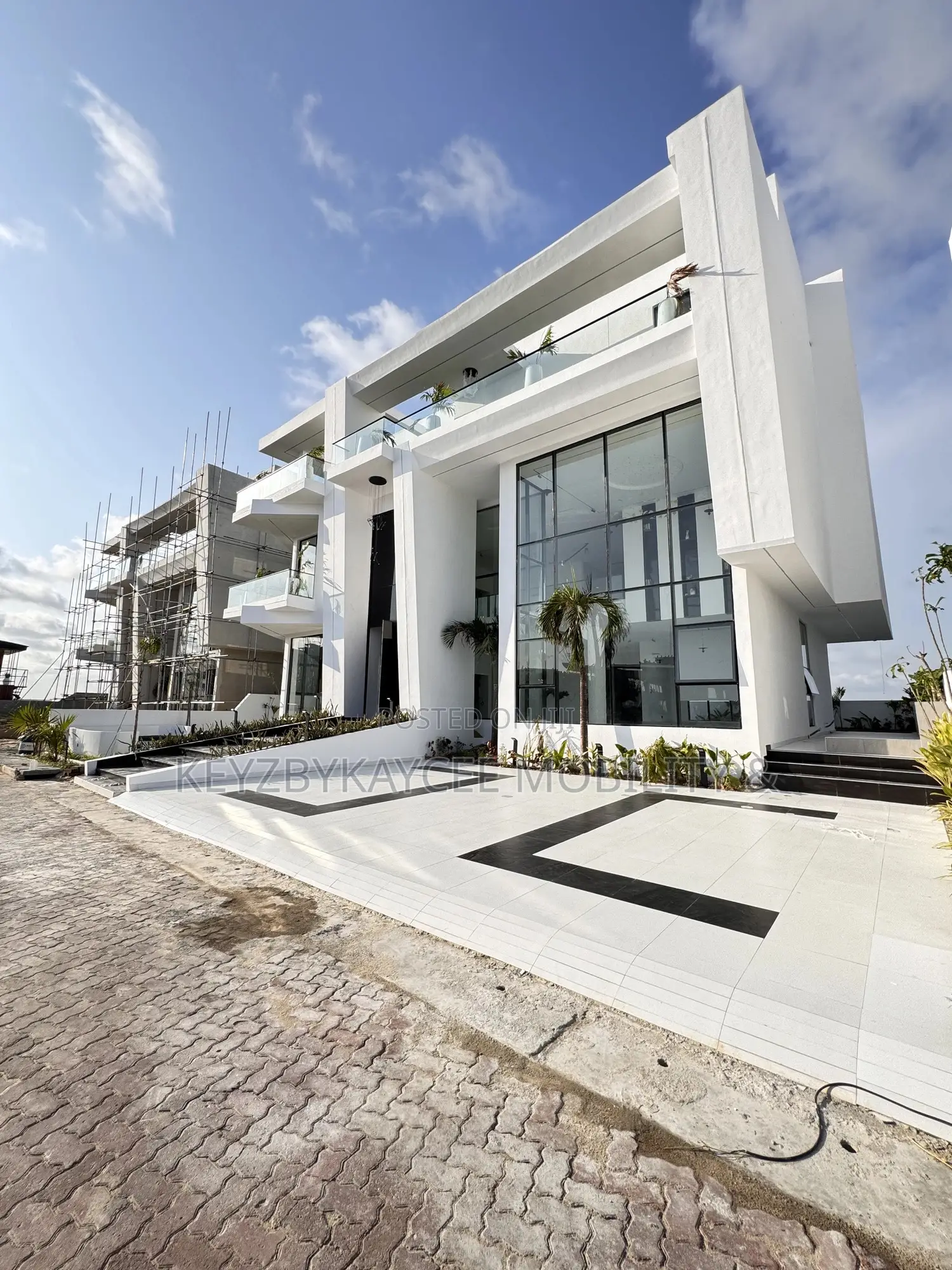 5bdrm House in Osapa for sale in Osapa london