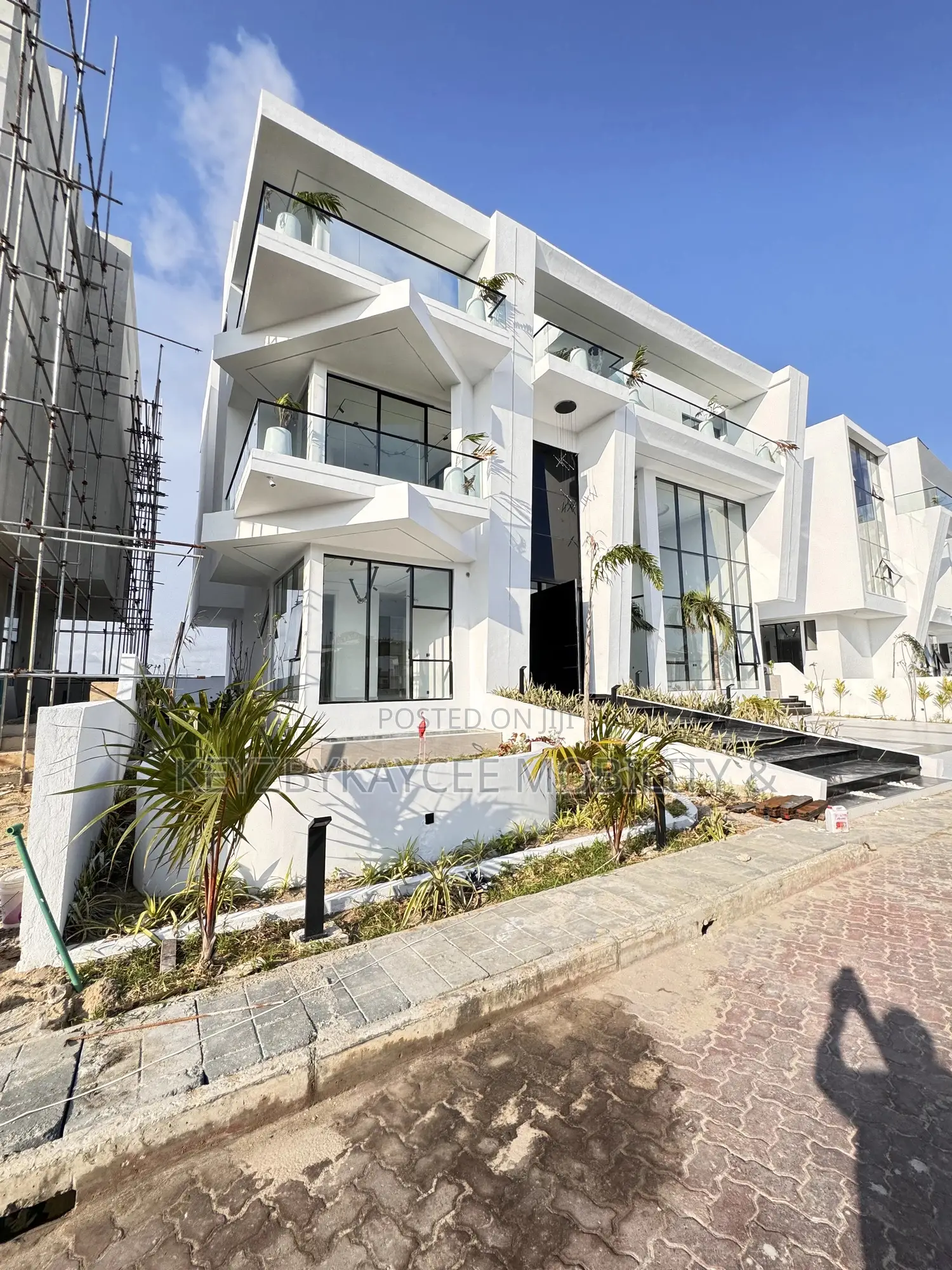 5bdrm House in Osapa for sale in Osapa london