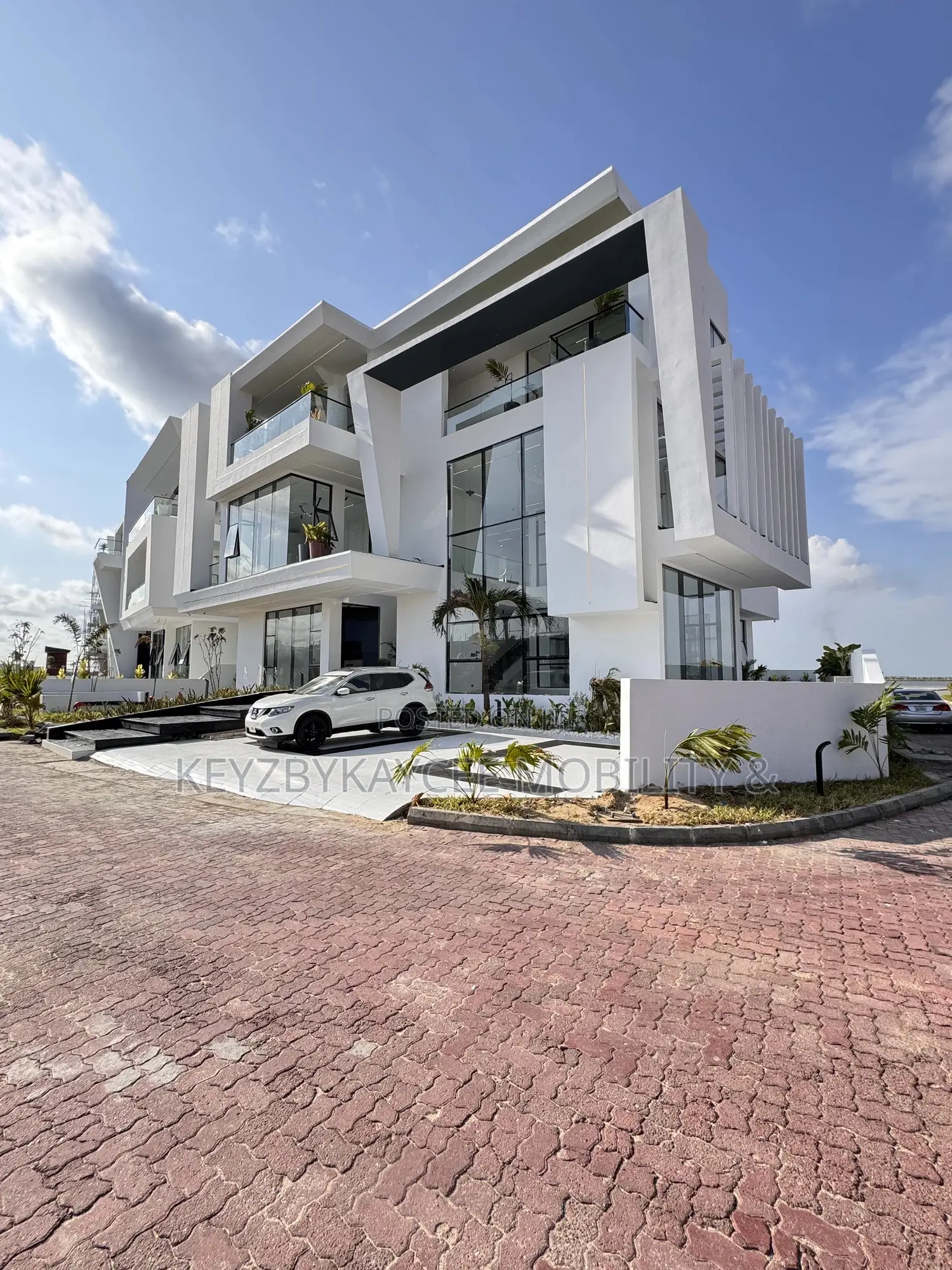 5bdrm House in Osapa for sale in Osapa london