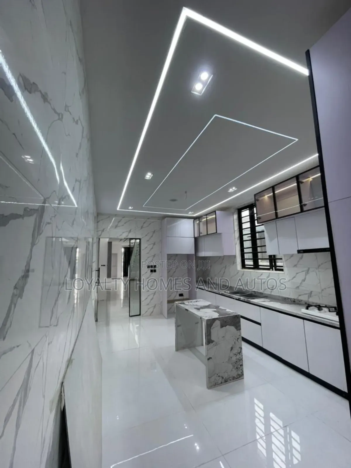 5bdrm Duplex in Chevron for sale in Chevron